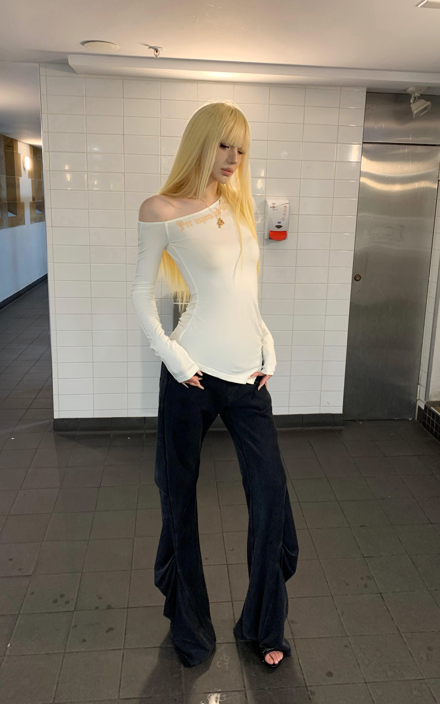 Rase le sol ドレープフレアパンツ アシンメトリックテールヘム ローライズスリムフィット ダークフルイドパンツ