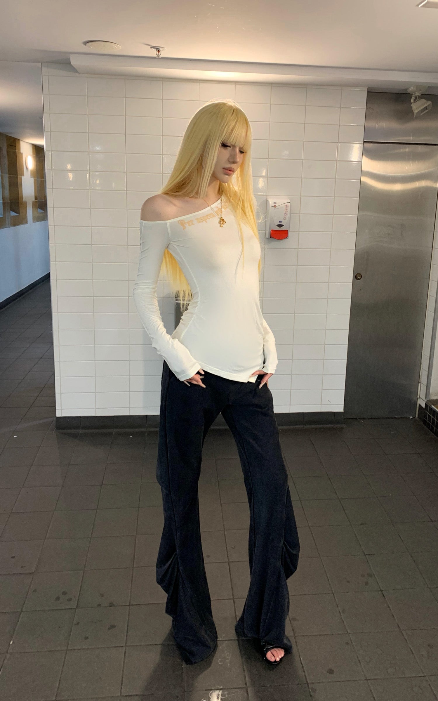 Rase le sol Asymmetric Off-Shoulder Ruched Long Sleeve Top