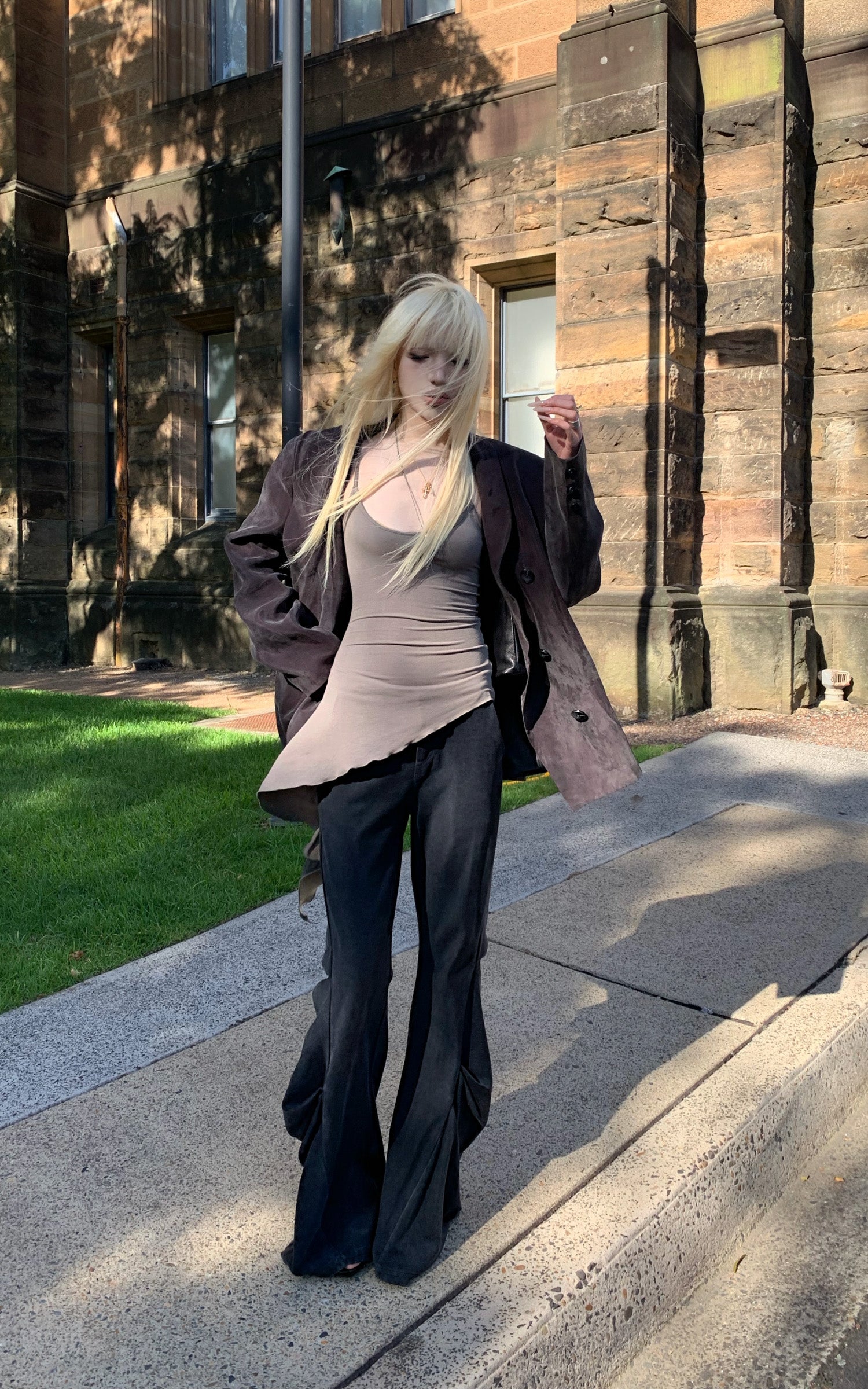 Rase le sol ドレープフレアパンツ アシンメトリックテールヘム ローライズスリムフィット ダークフルイドパンツ