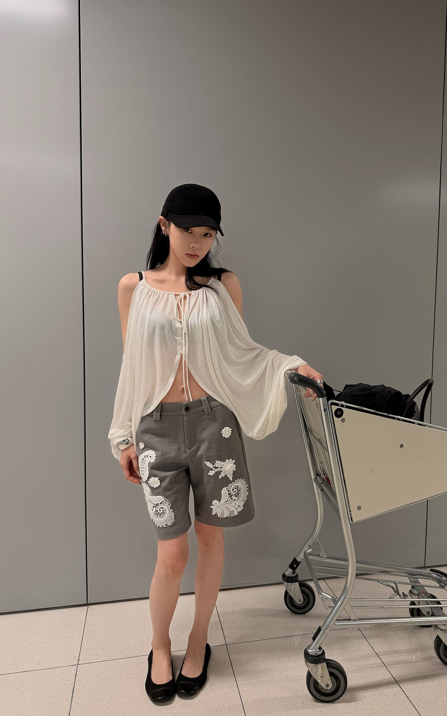 Hydrae 레이스 자수 테일러드 버뮤다 쇼츠 미드라이즈 스트레이트 핏 슈트 쇼츠