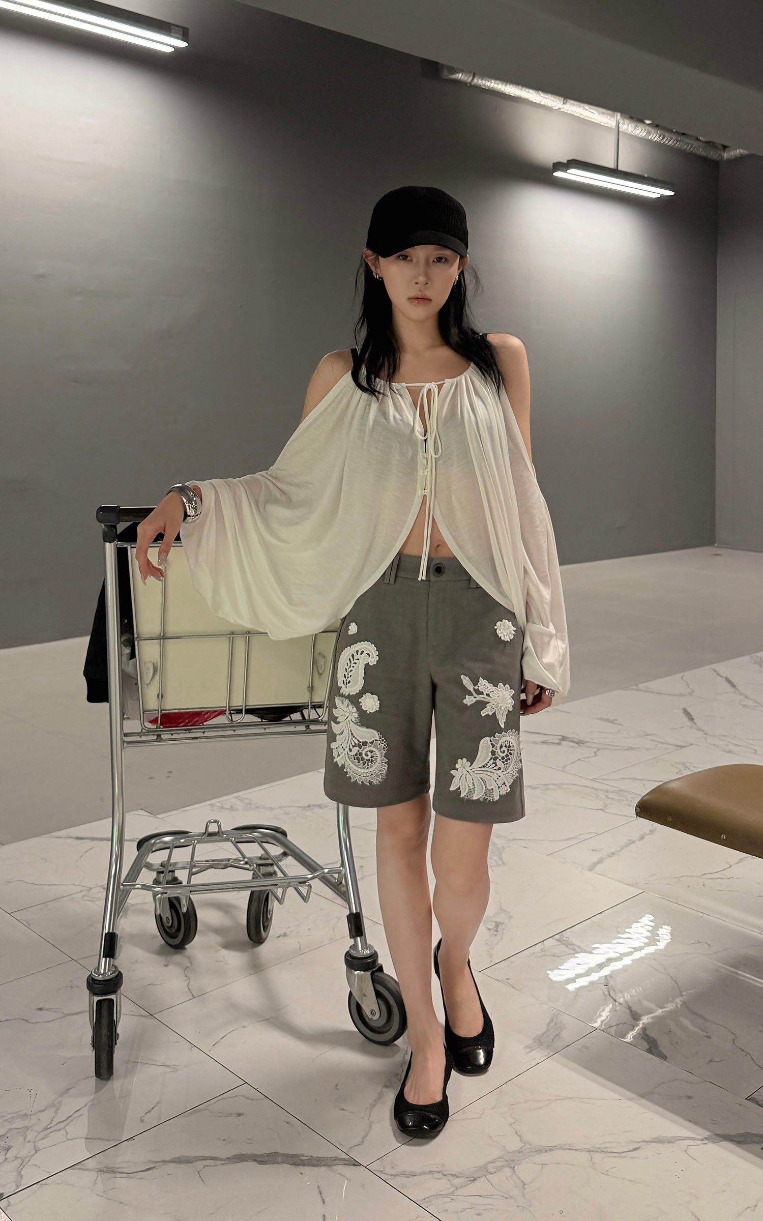 Hydrae 레이스 자수 테일러드 버뮤다 쇼츠 미드라이즈 스트레이트 핏 슈트 쇼츠