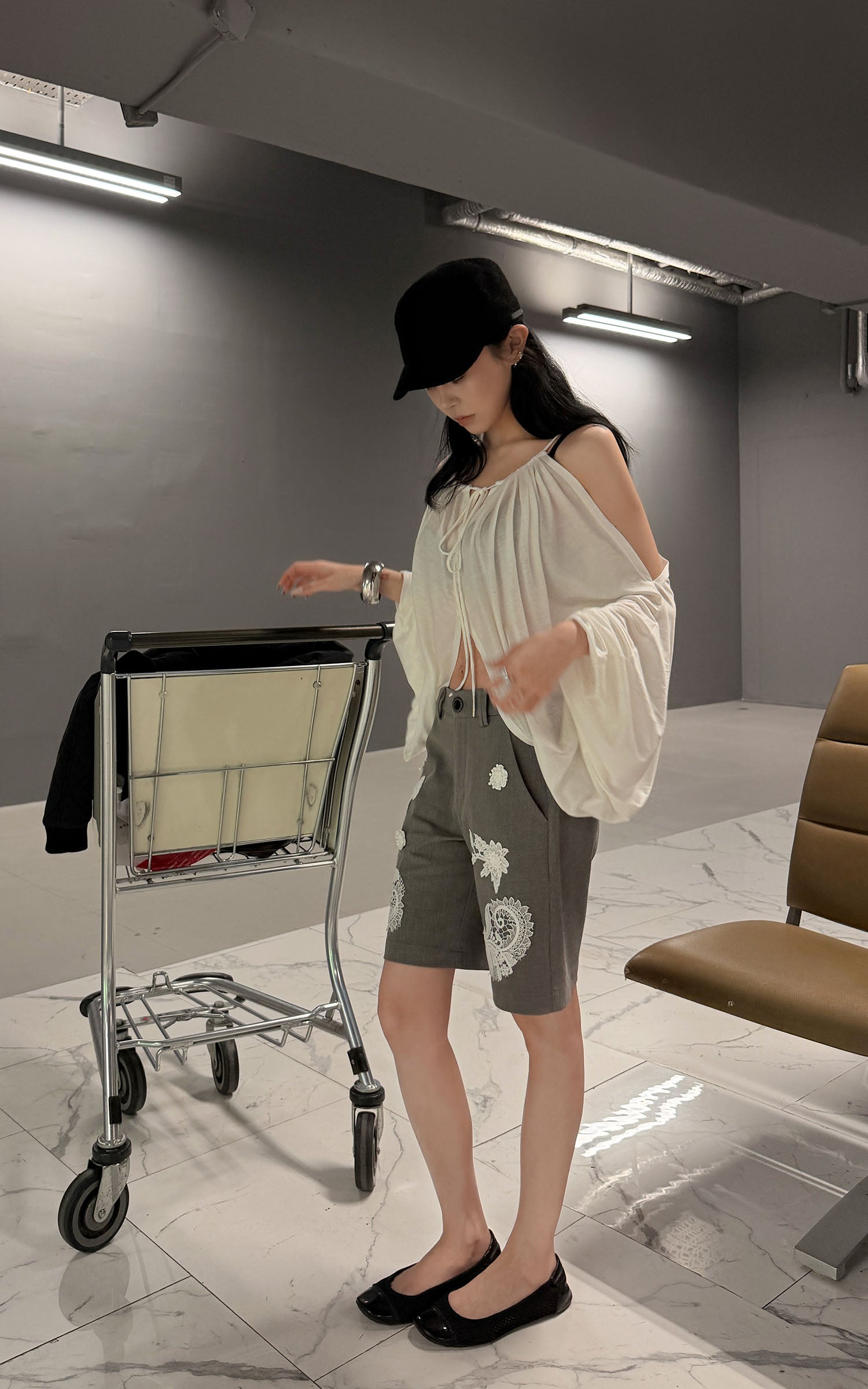 Hydrae 레이스 자수 테일러드 버뮤다 쇼츠 미드라이즈 스트레이트 핏 슈트 쇼츠