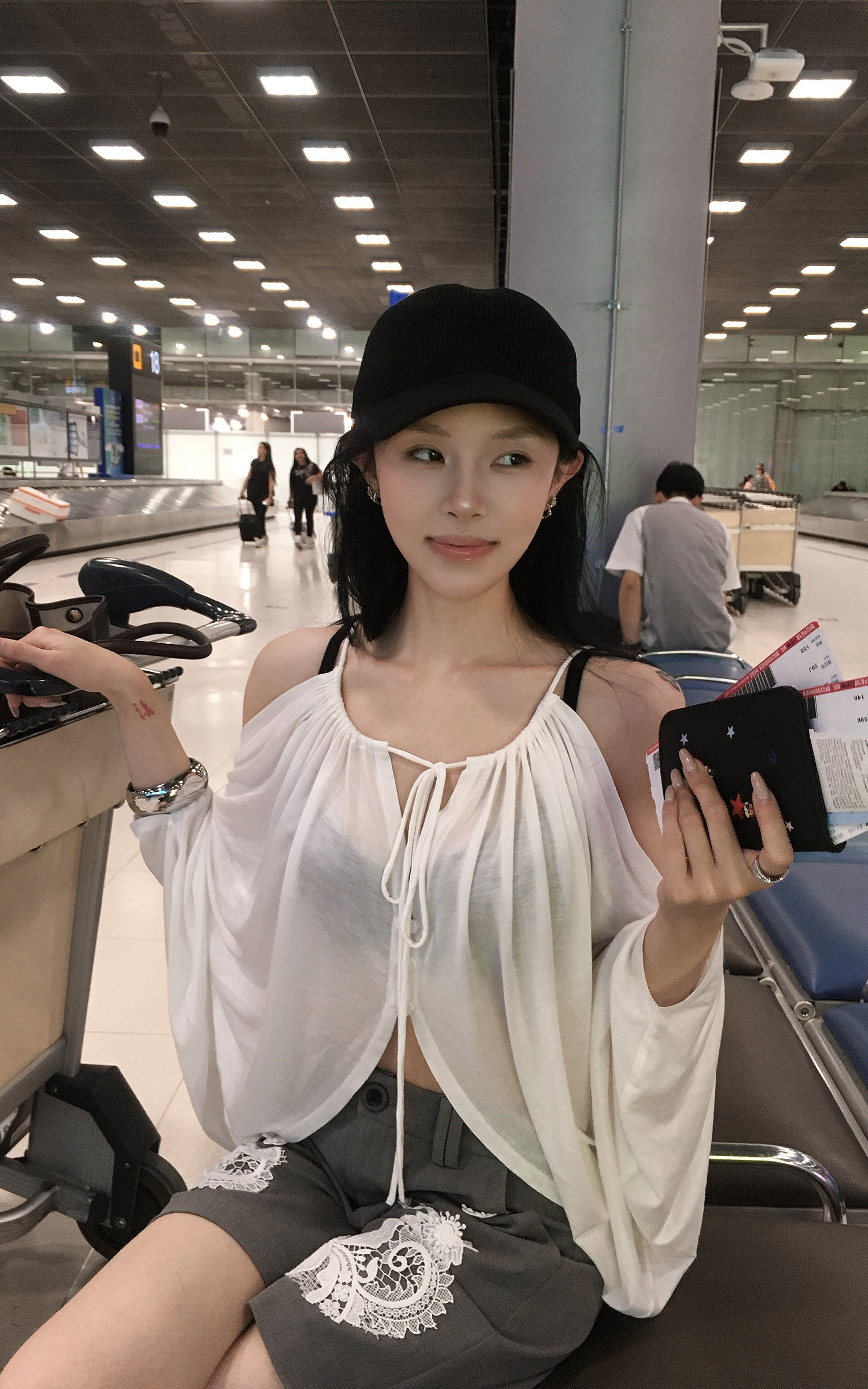 Hydrae シアー ドレープ タイ フロント トップ オフショルダー フローイング スリーブ 軽量 ブラウス