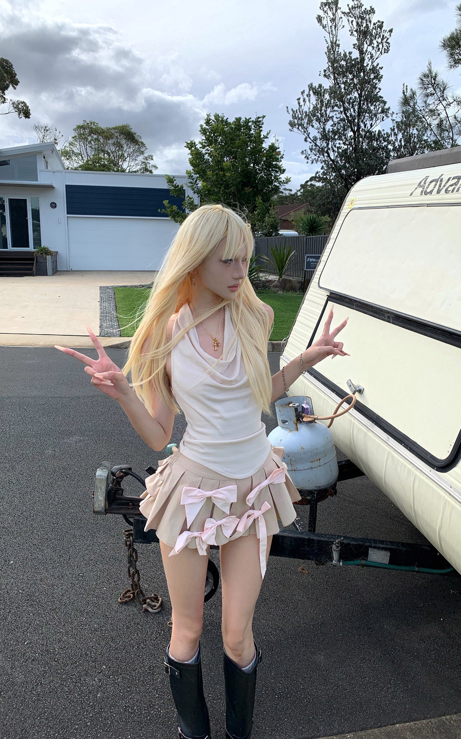 Rase le sol 오픈 백 타이 드레이프 홀터 탑