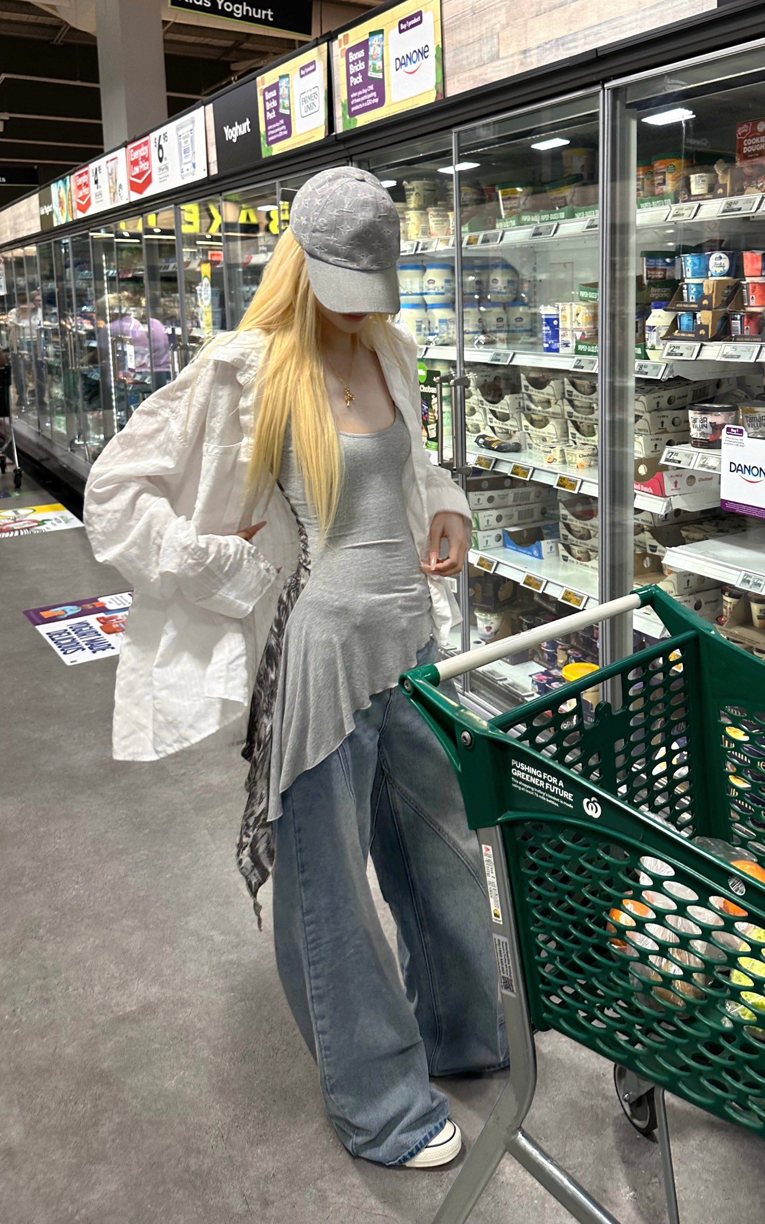 Rase le sol Jean large en denim à panneaux délavés