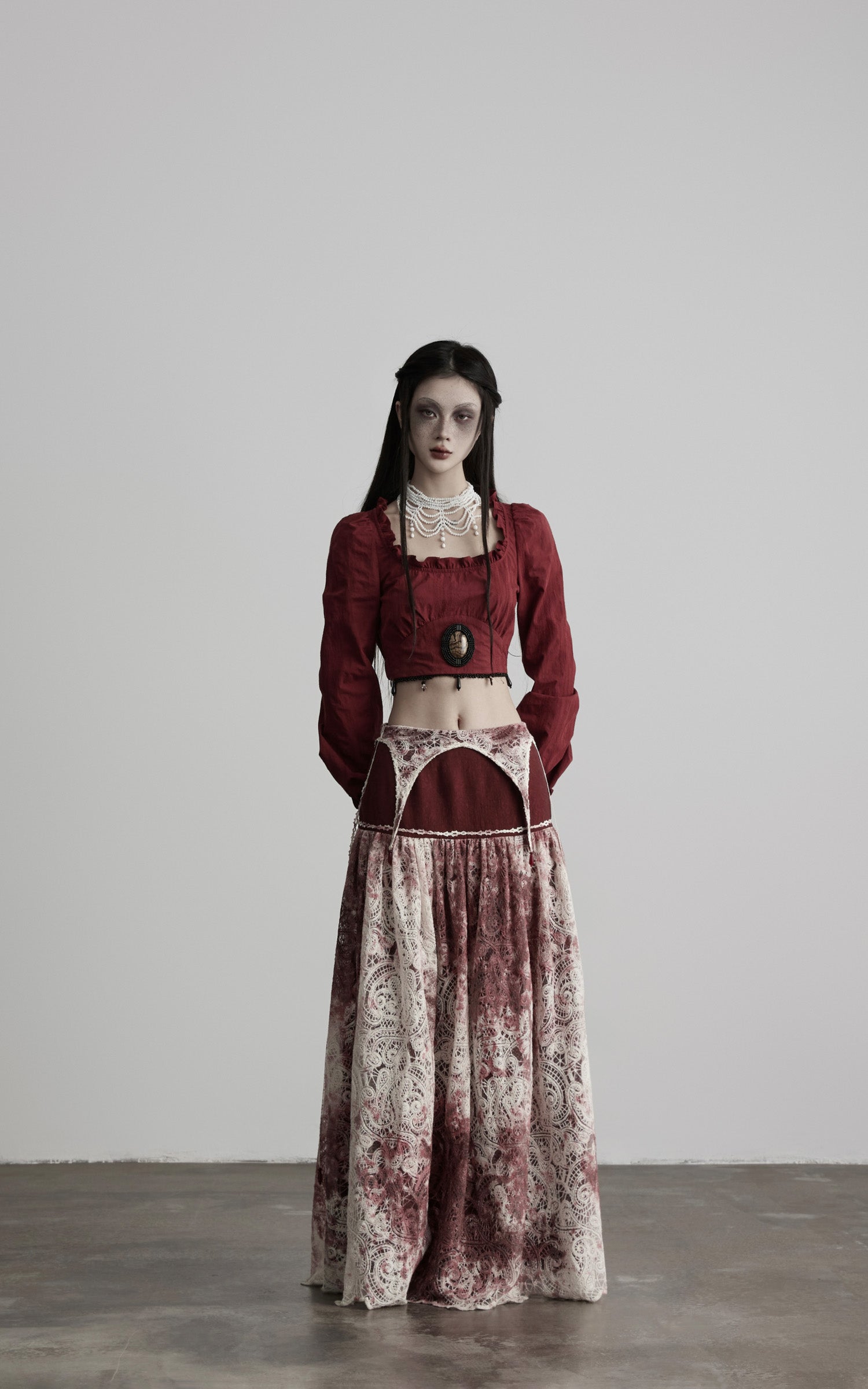 DOINDULGE Baroque Cropped Cameo Top