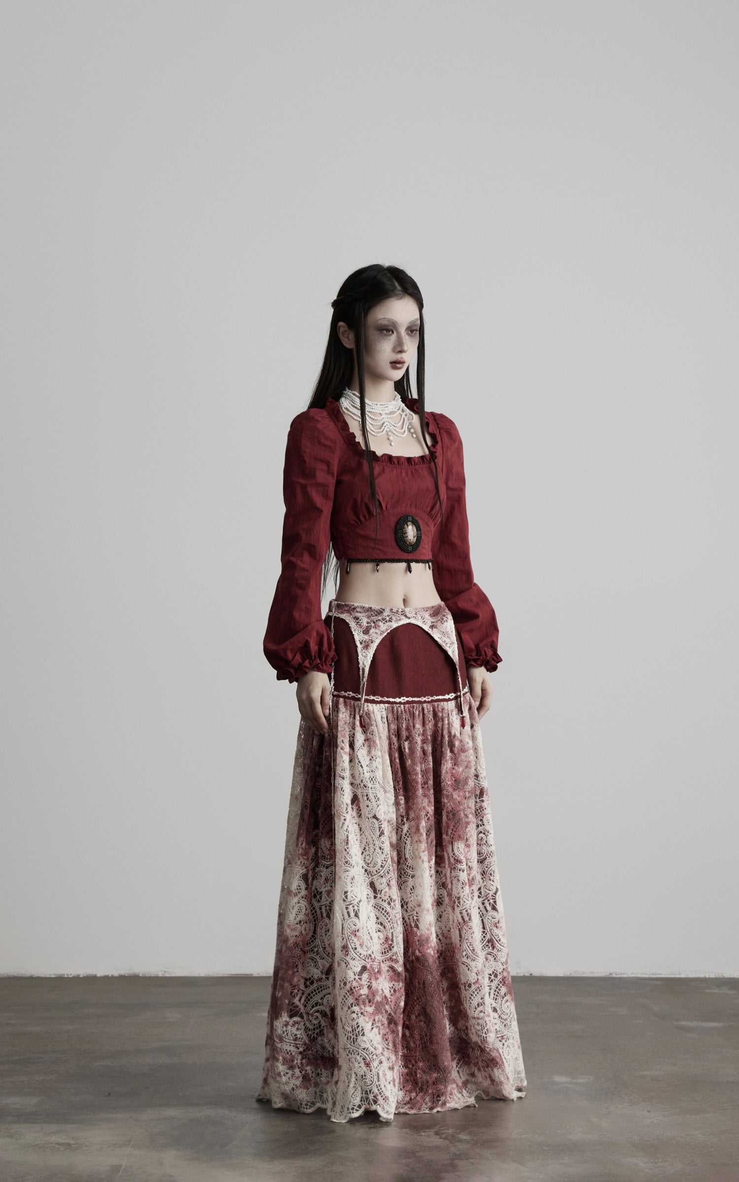 DOINDULGE Baroque Cropped Cameo Top