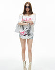 IAMXIAA T-shirt oversize blanc à épaules dénudées avec imprimé graphique