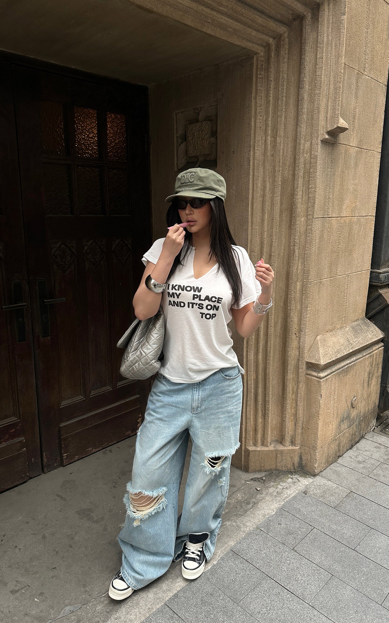 WARDEN EDGE T-shirt à col en V avec slogan