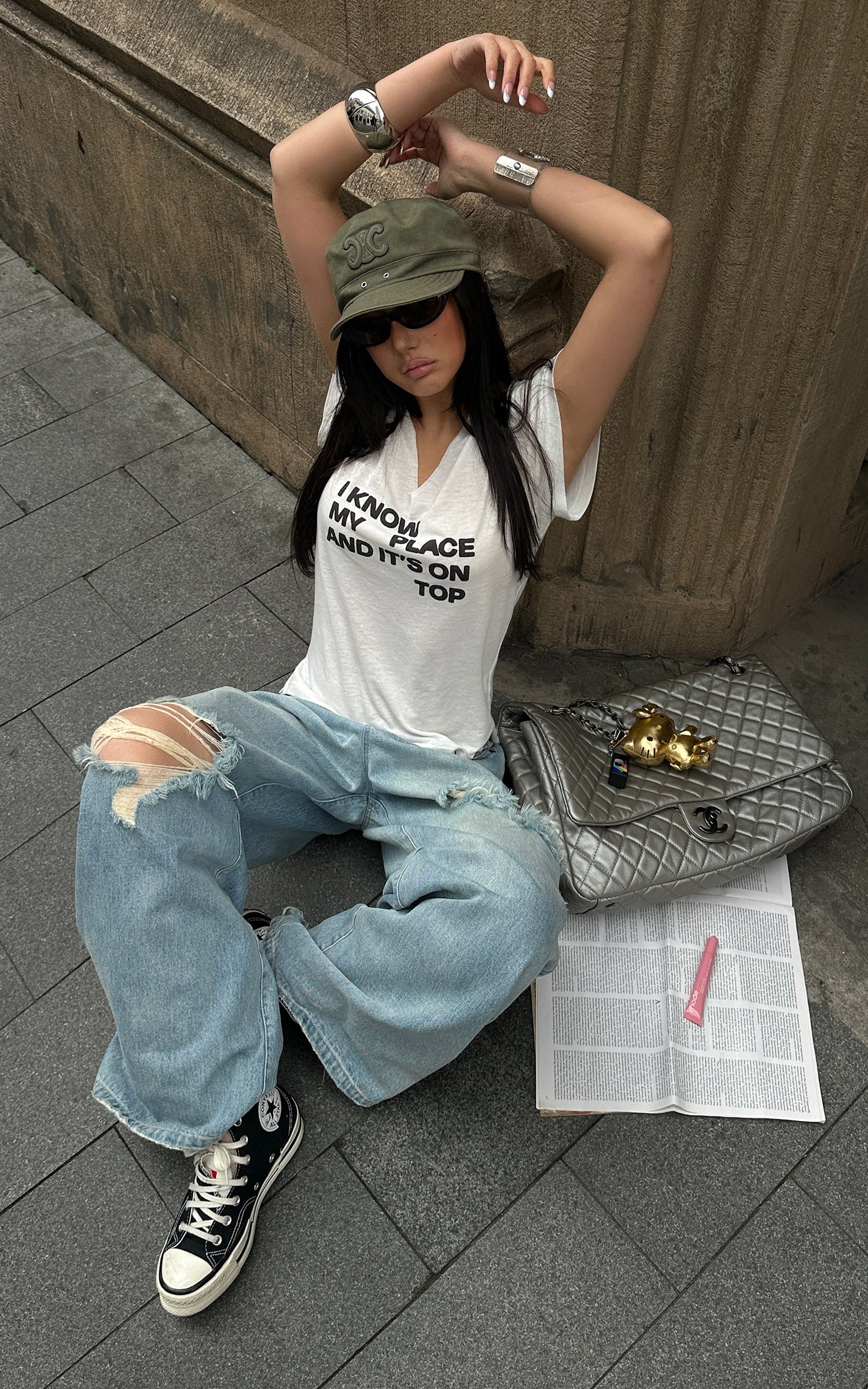 WARDEN EDGE T-shirt à col en V avec slogan