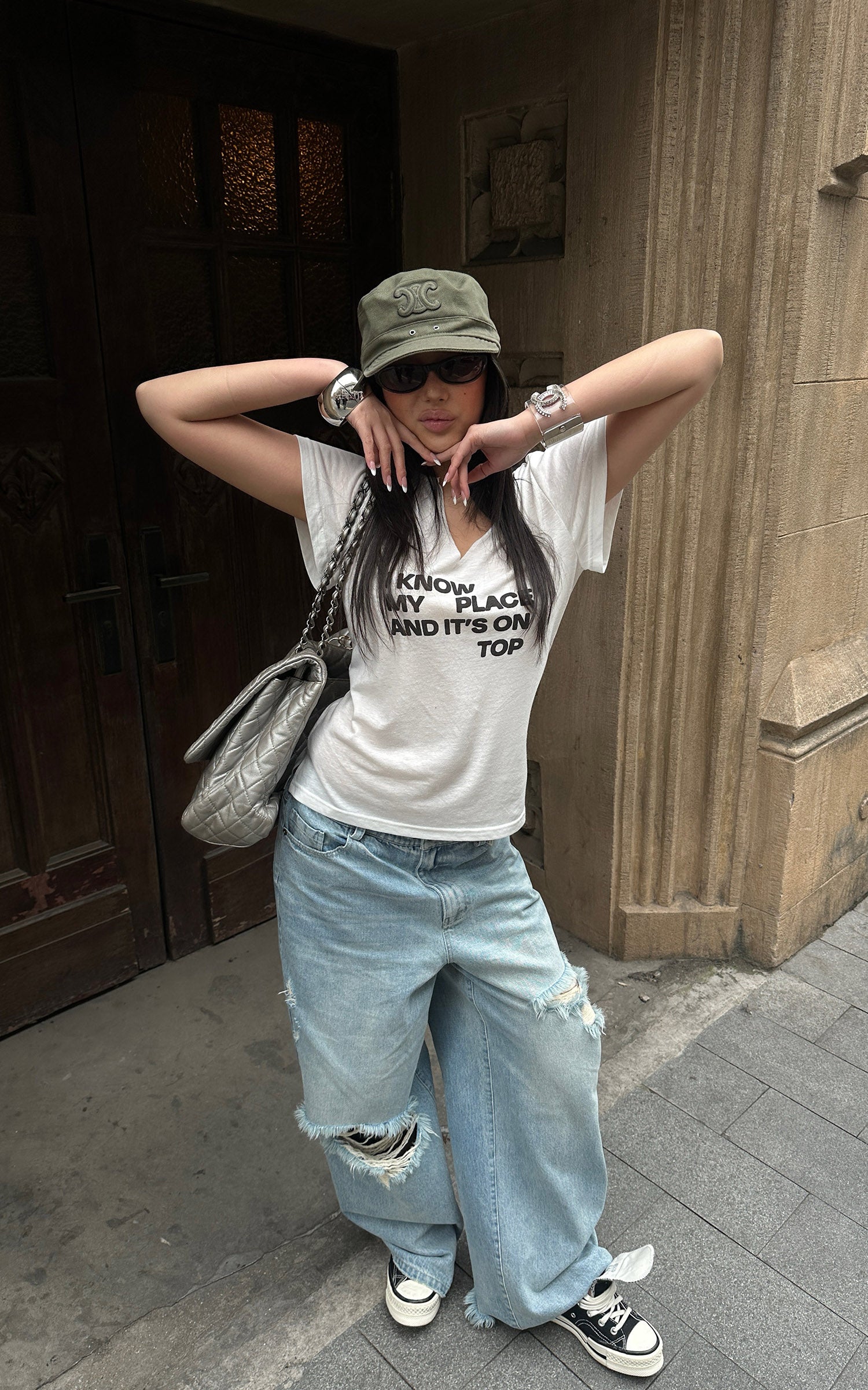 WARDEN EDGE T-shirt à col en V avec slogan