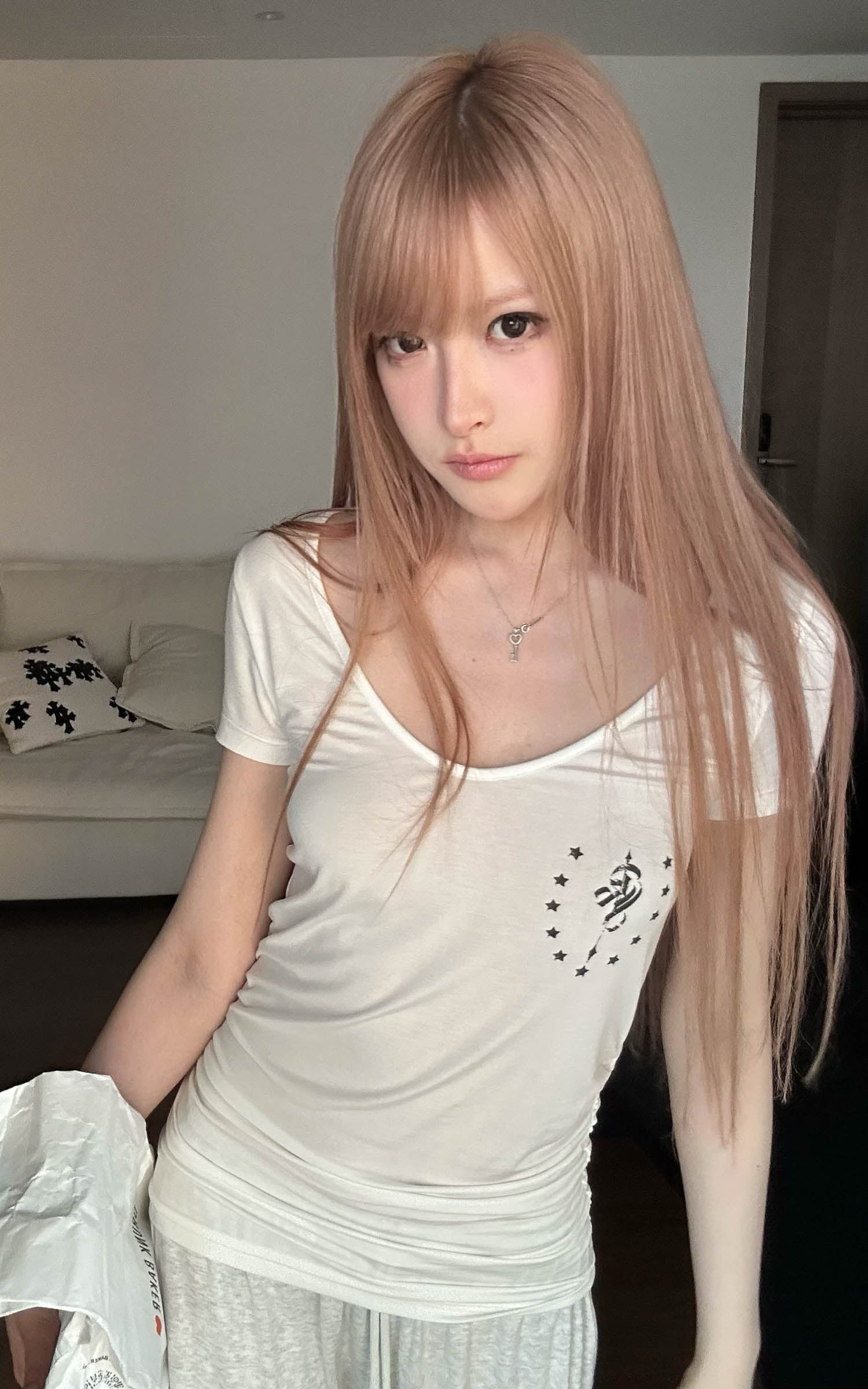 Rase le sol Star Emblem Ruched Scoop Neck Top