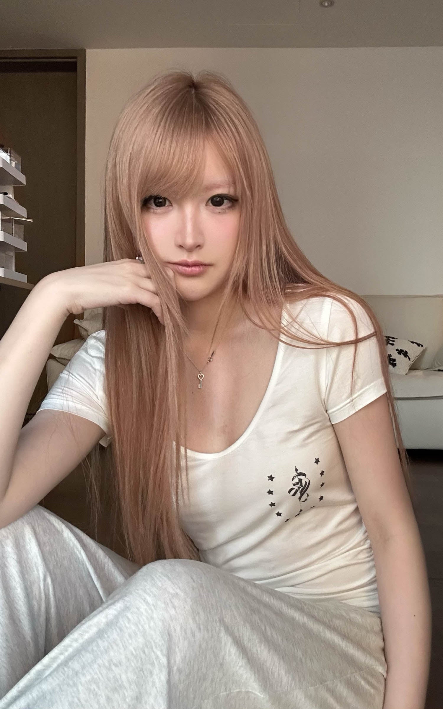 Rase le sol Star Emblem Ruched Scoop Neck Top