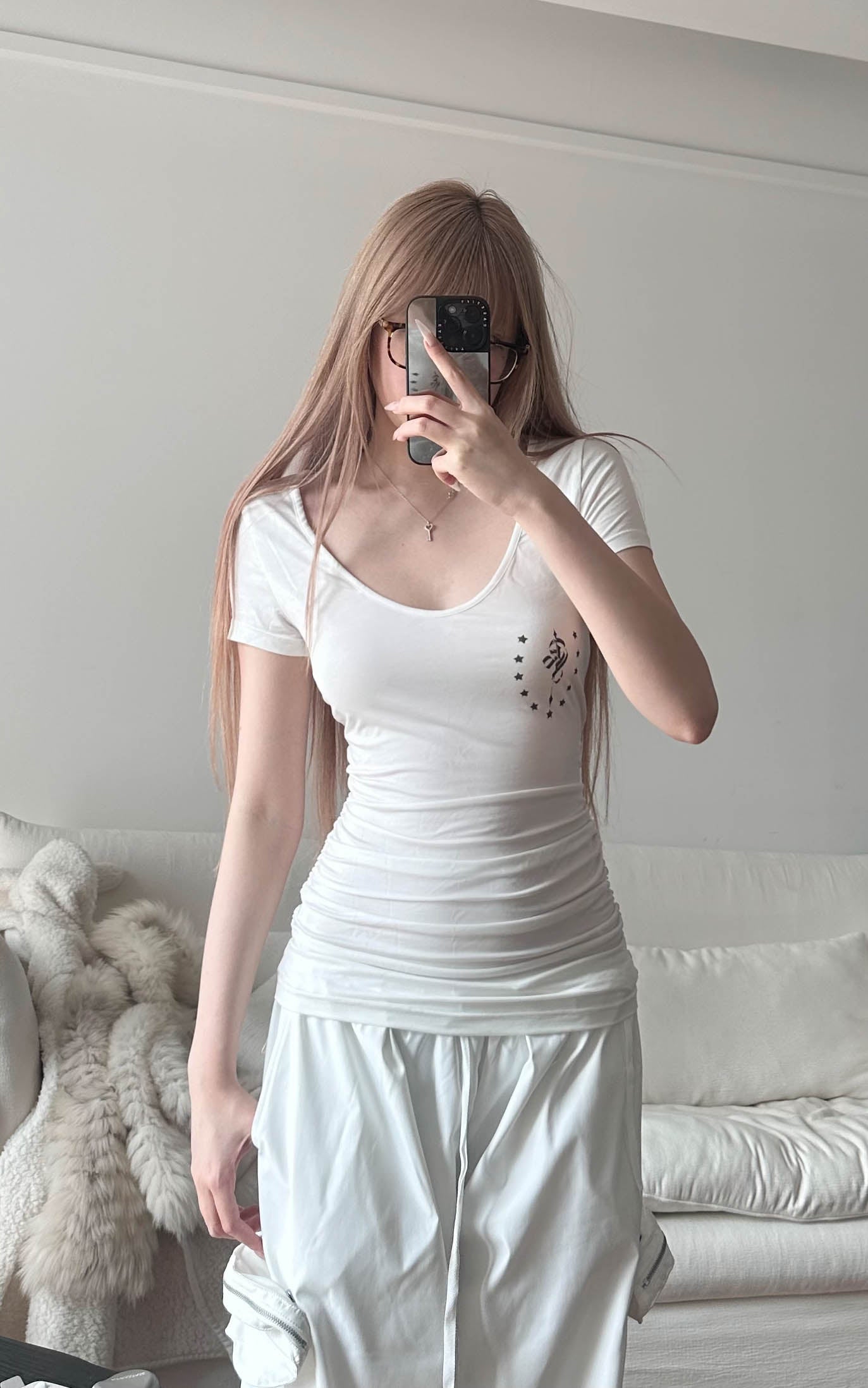 Rase le sol Star Emblem Ruched Scoop Neck Top