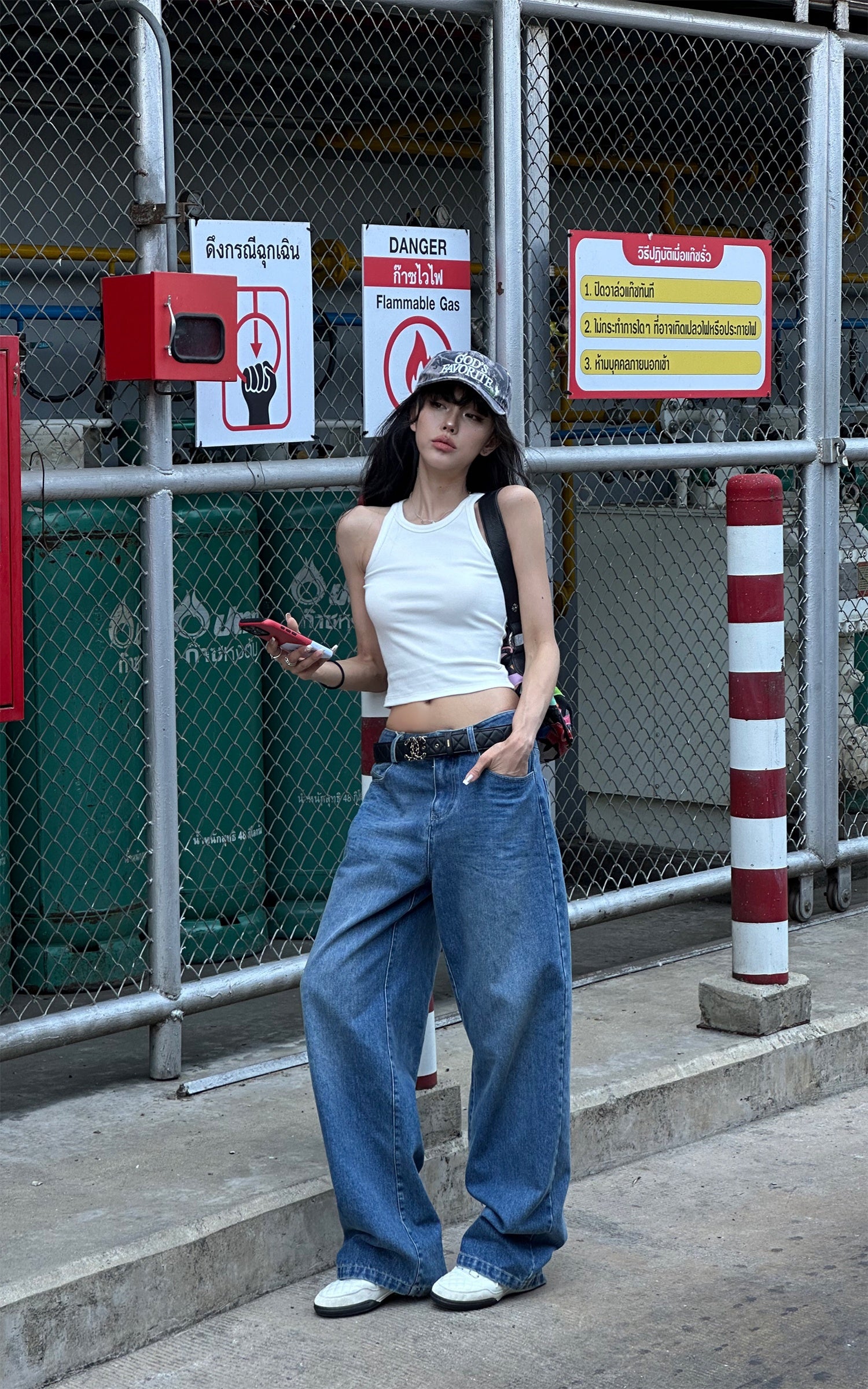 WARDEN EDGE Washed Curve-Leg Wide Denim pants