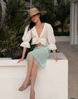 ROVENTE 로맨틱 레이스 트림 타이 프론트 크롭 블라우스