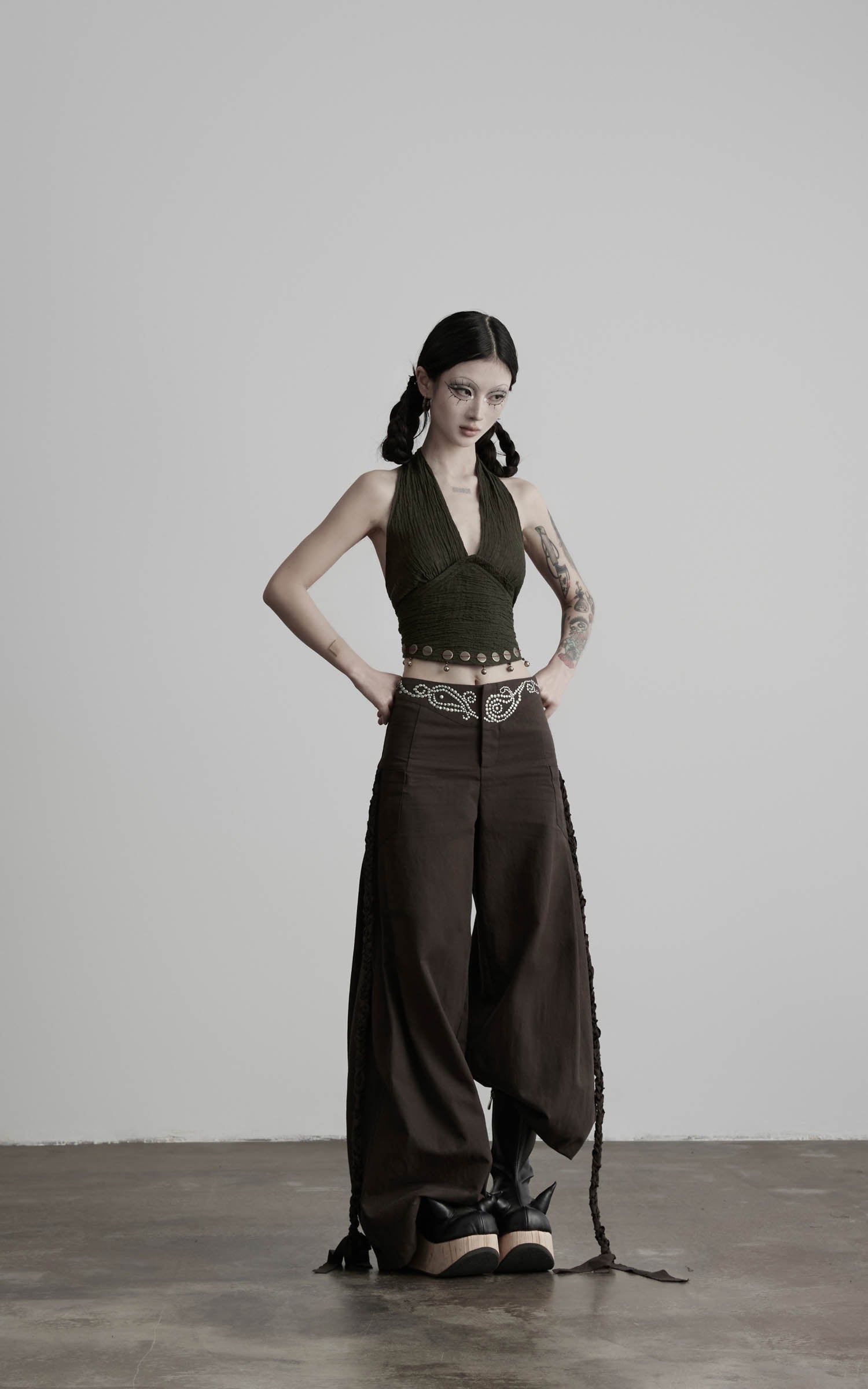 DOINDULGE Halter Tie-Up Crop Top