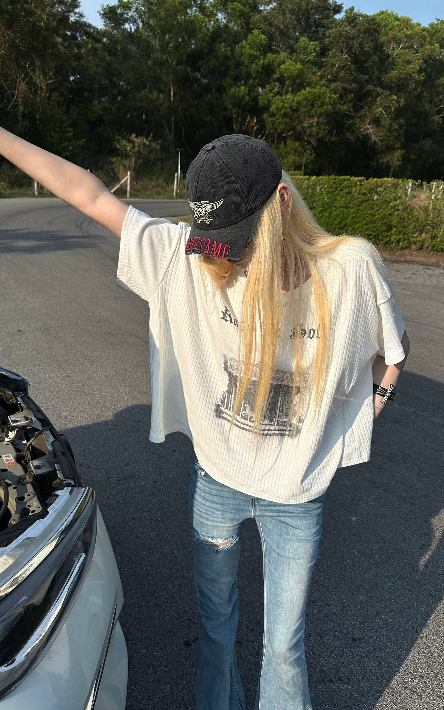 Rase le sol T-shirt graphique vintage délavé "Amor Fati"