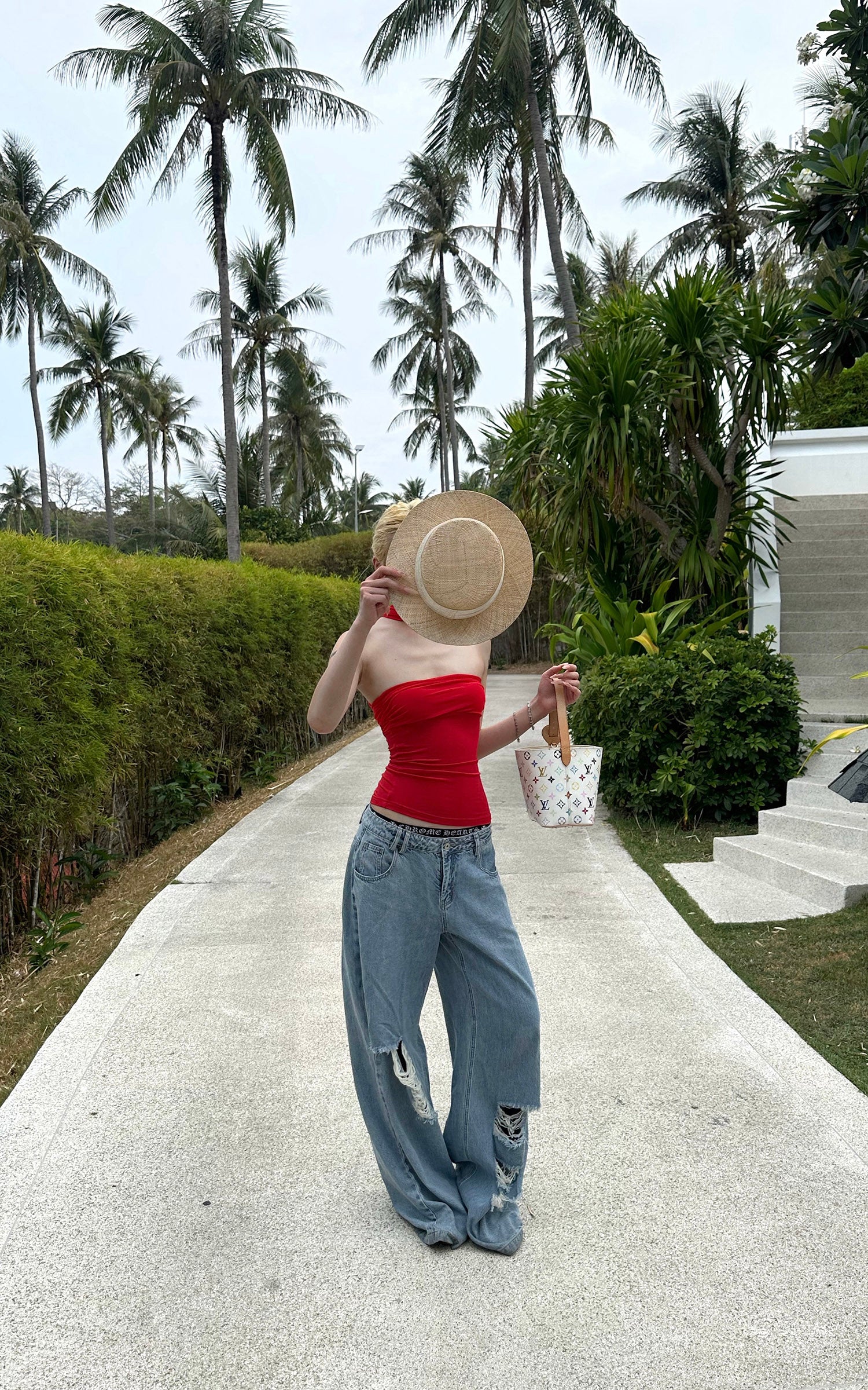Rase le sol Scarlet Cross-Halter Tube Top
