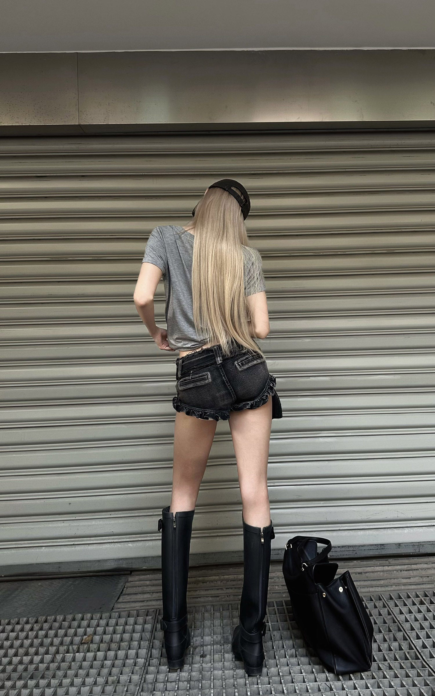 Rase le sol Washed Ruffle Low-Rise Denim Shorts