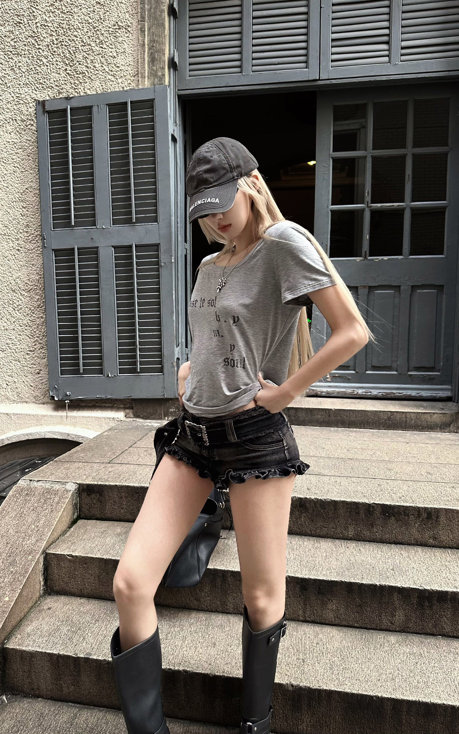 Rase le sol 워시드 고딕 로고 스쿱넥 티셔츠