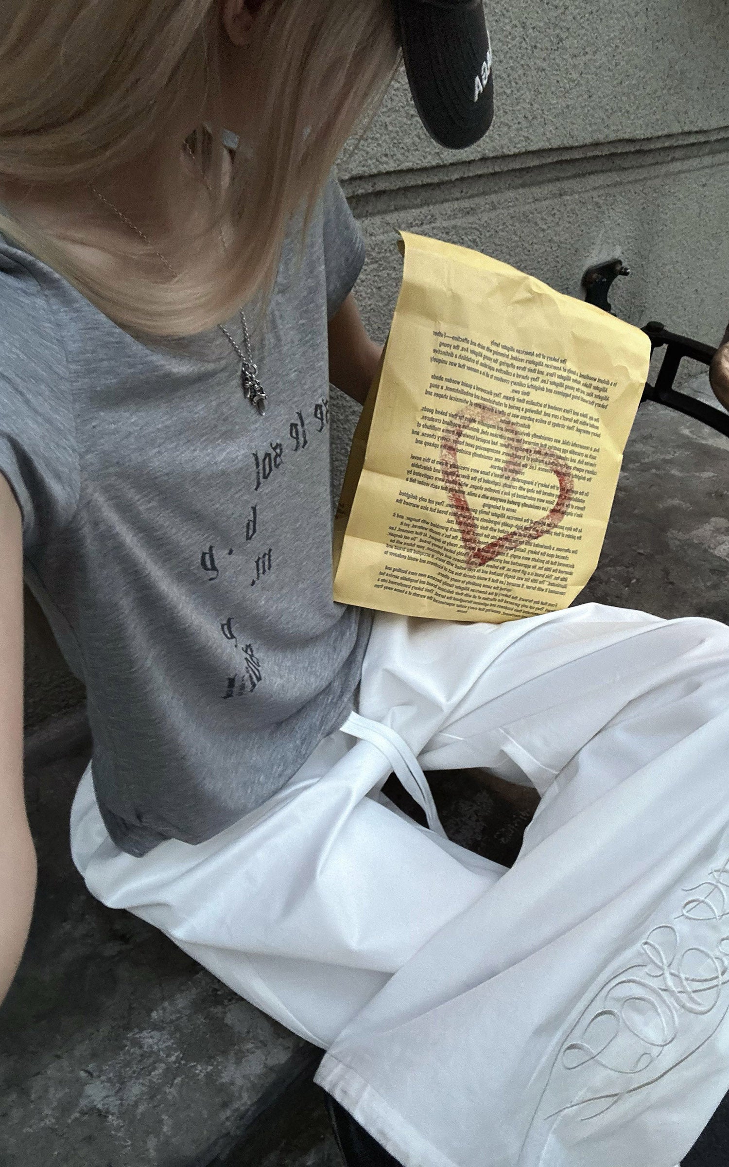 Rase le sol 워시드 고딕 로고 스쿱넥 티셔츠