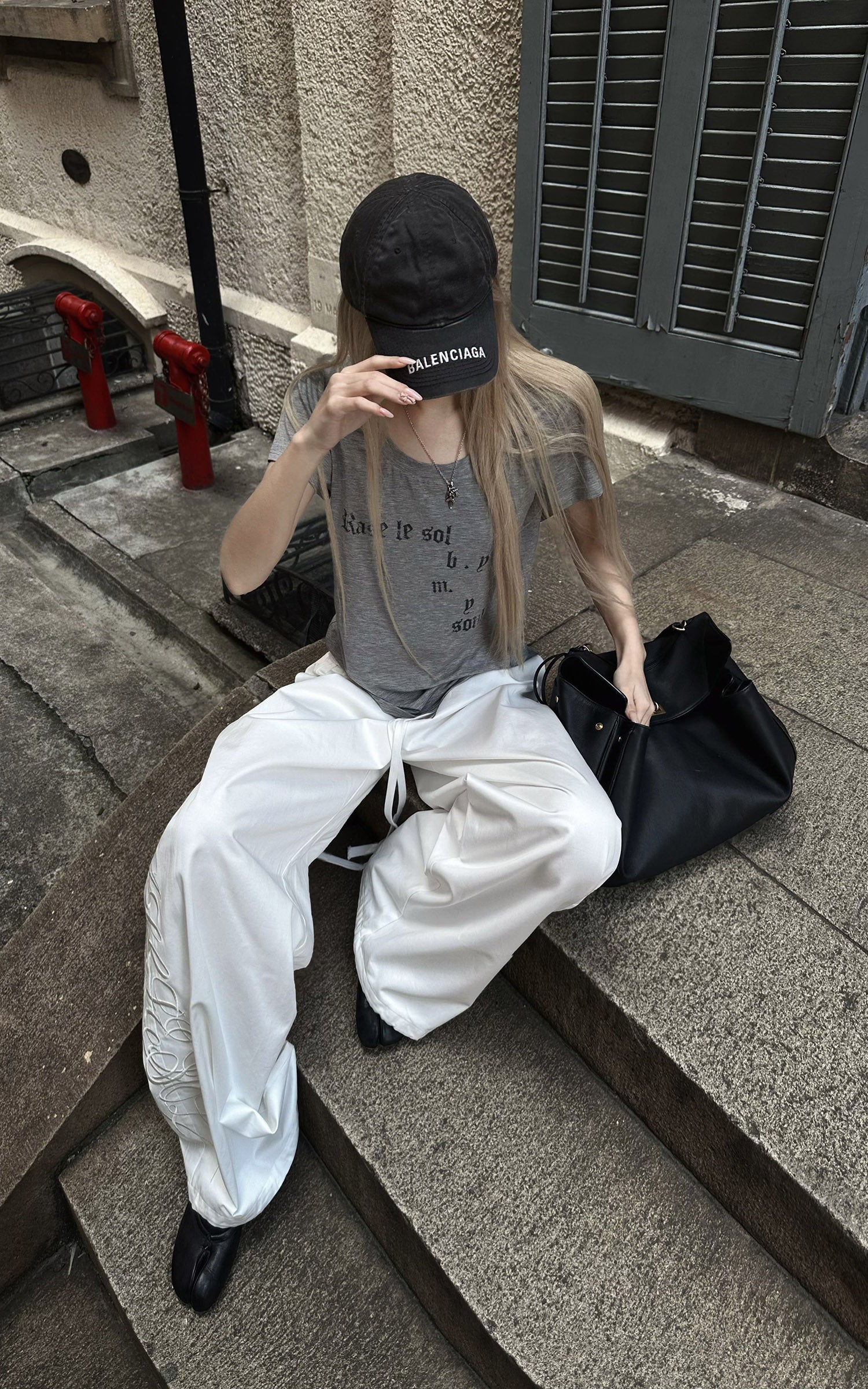 Rase le sol 워시드 고딕 로고 스쿱넥 티셔츠
