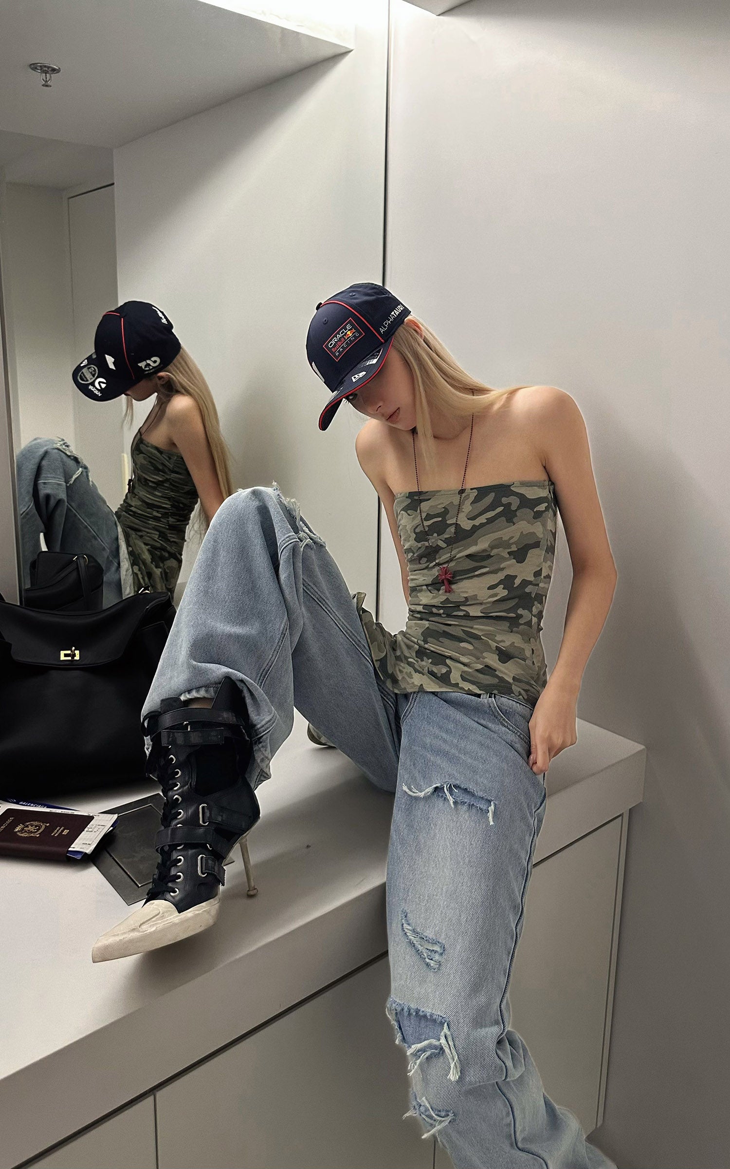 Rase le sol Distressed Washed Wide-Leg Jeans