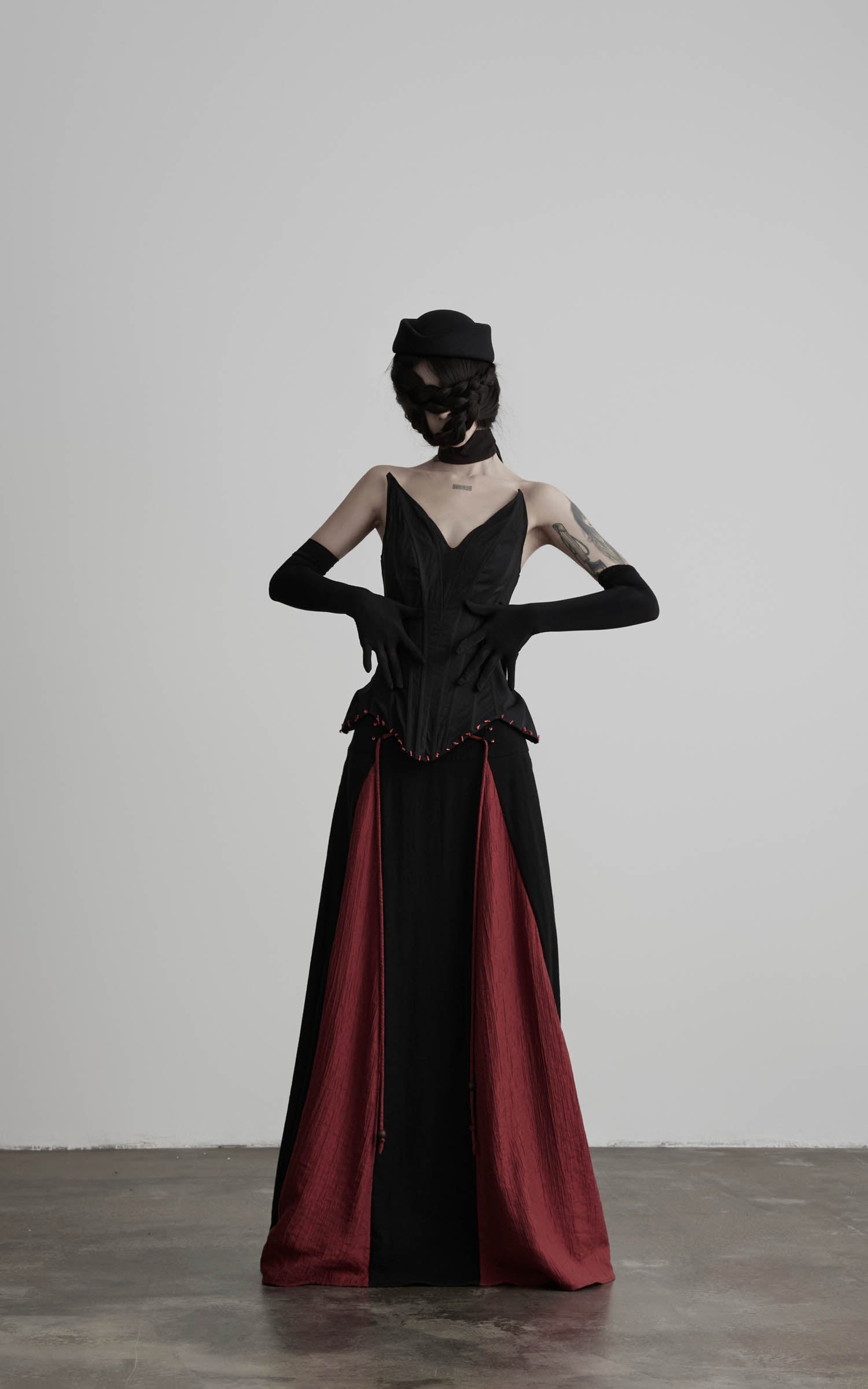 DOINDULGE Gothic Lace-Up Maxi Skirt