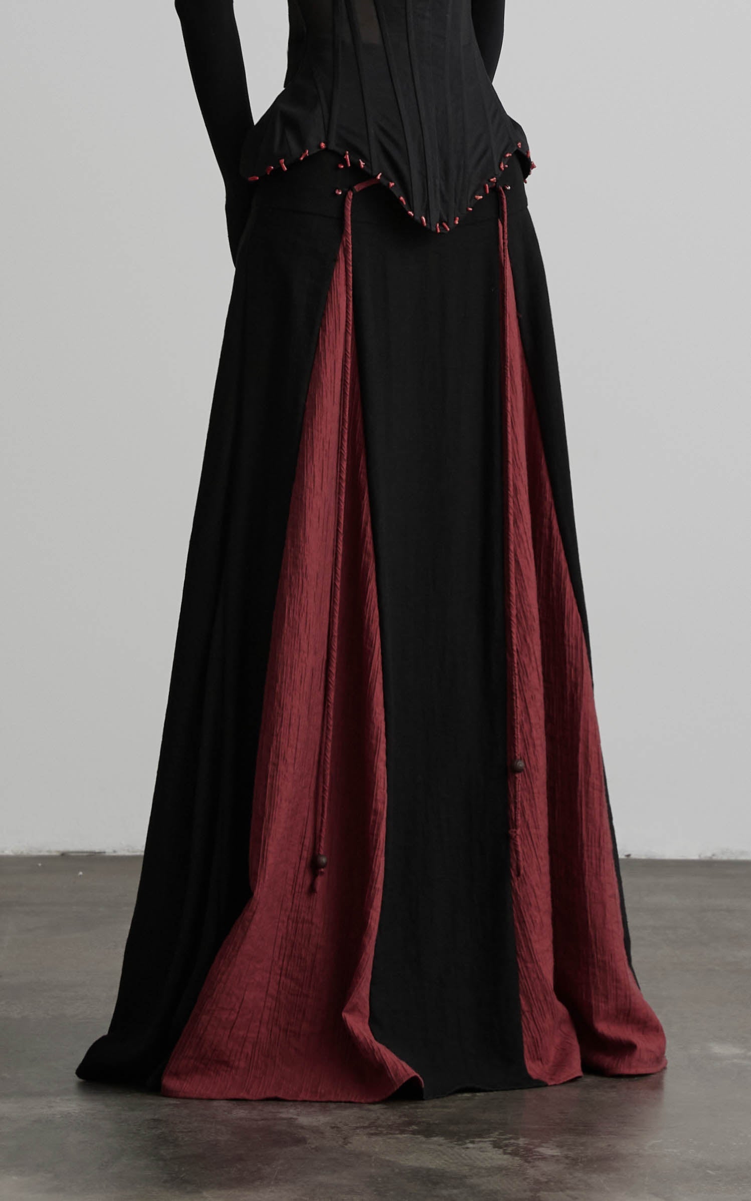 DOINDULGE Gothic Lace-Up Maxi Skirt