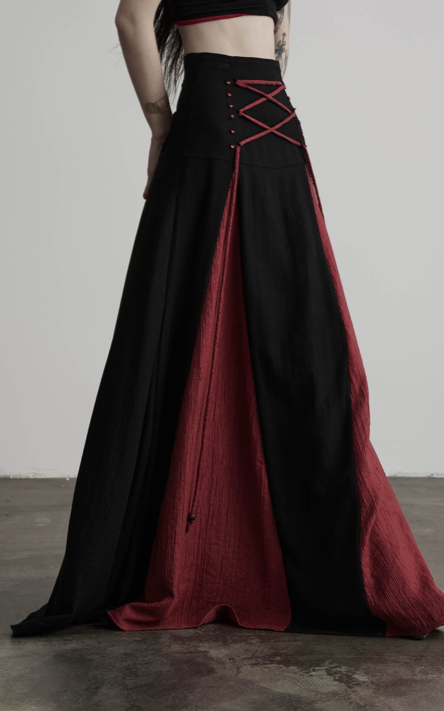 DOINDULGE Gothic Lace-Up Maxi Skirt