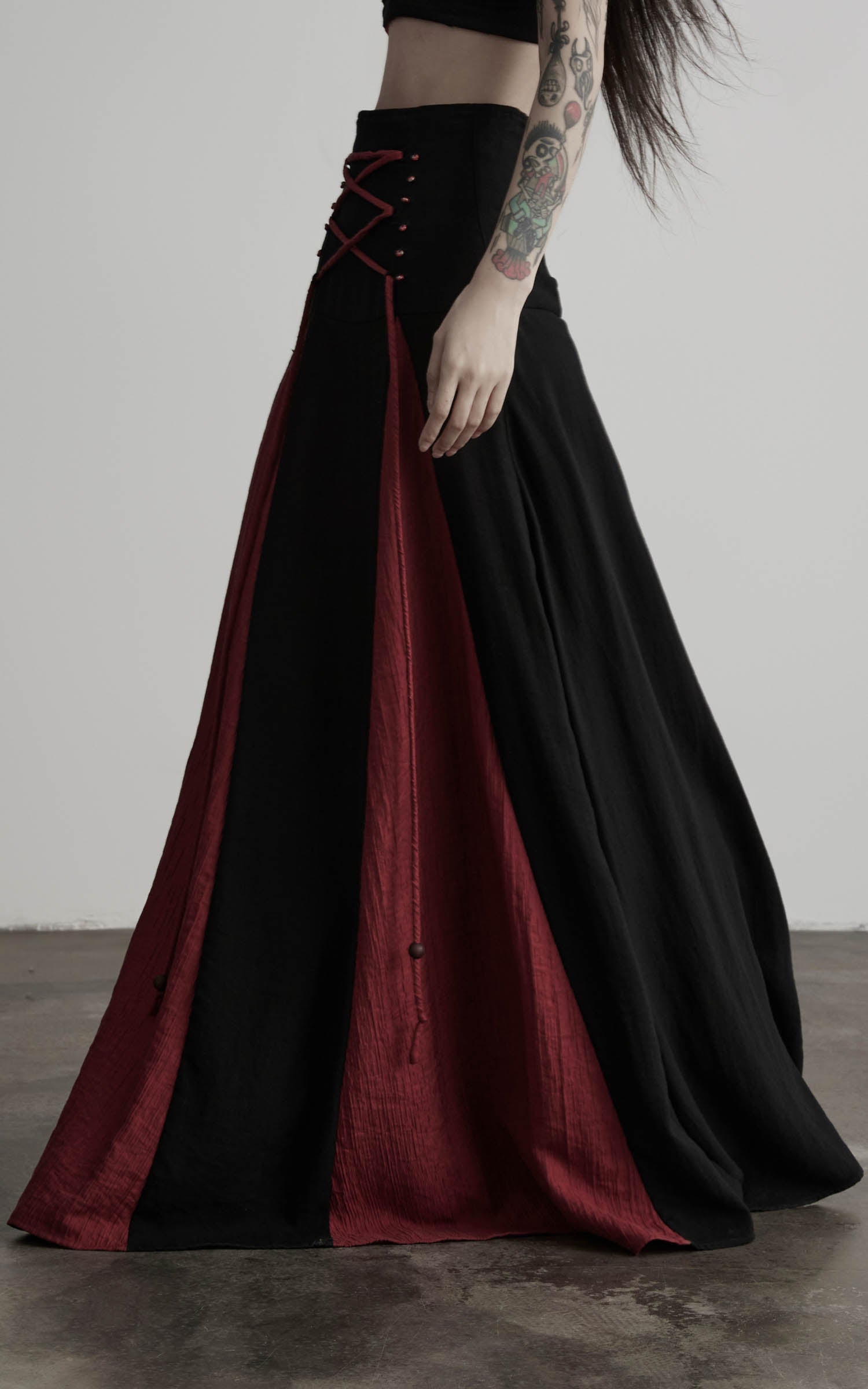 DOINDULGE Gothic Lace-Up Maxi Skirt