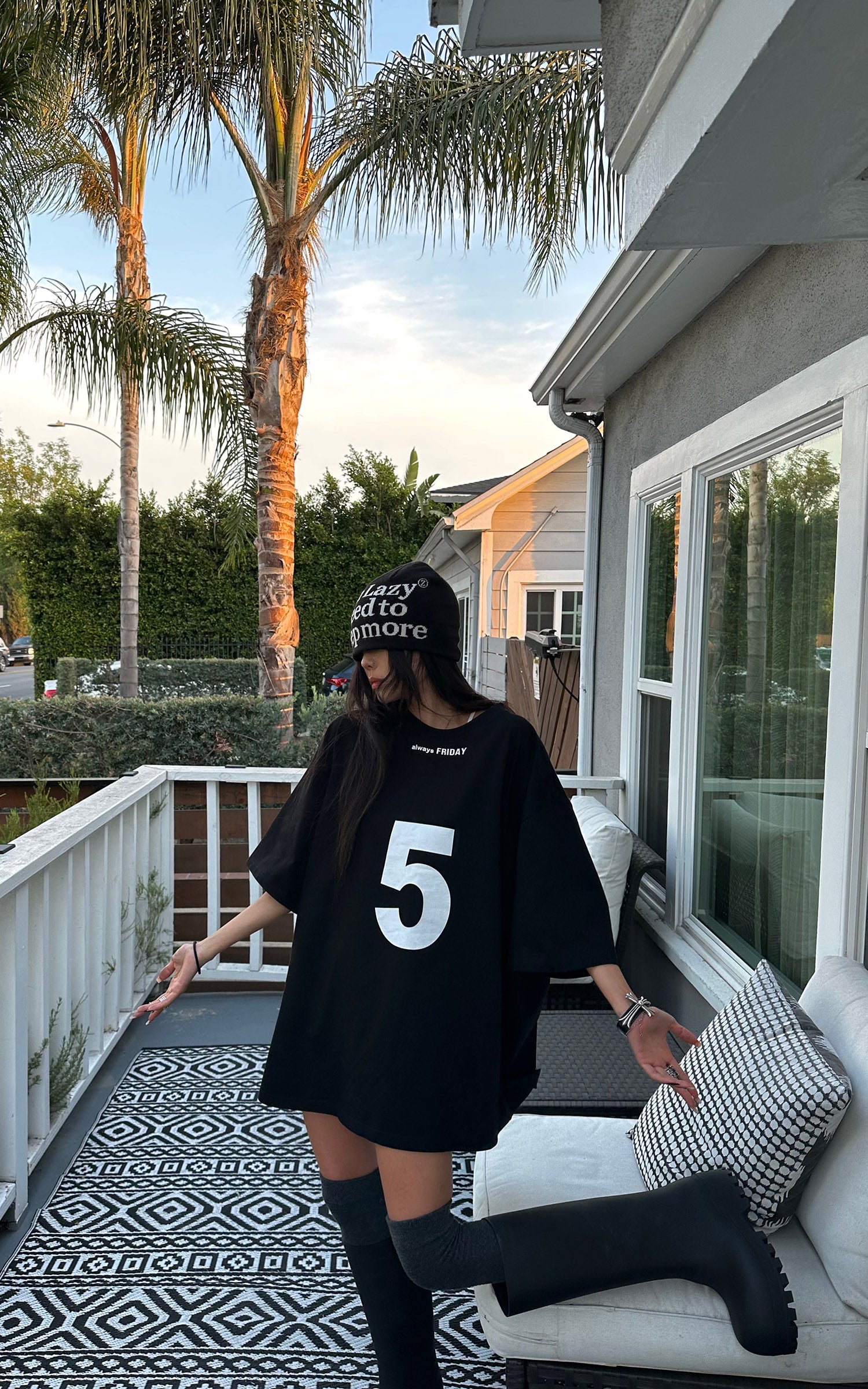 WARDEN EDGE Friday Graphic Oversized T-Shirt