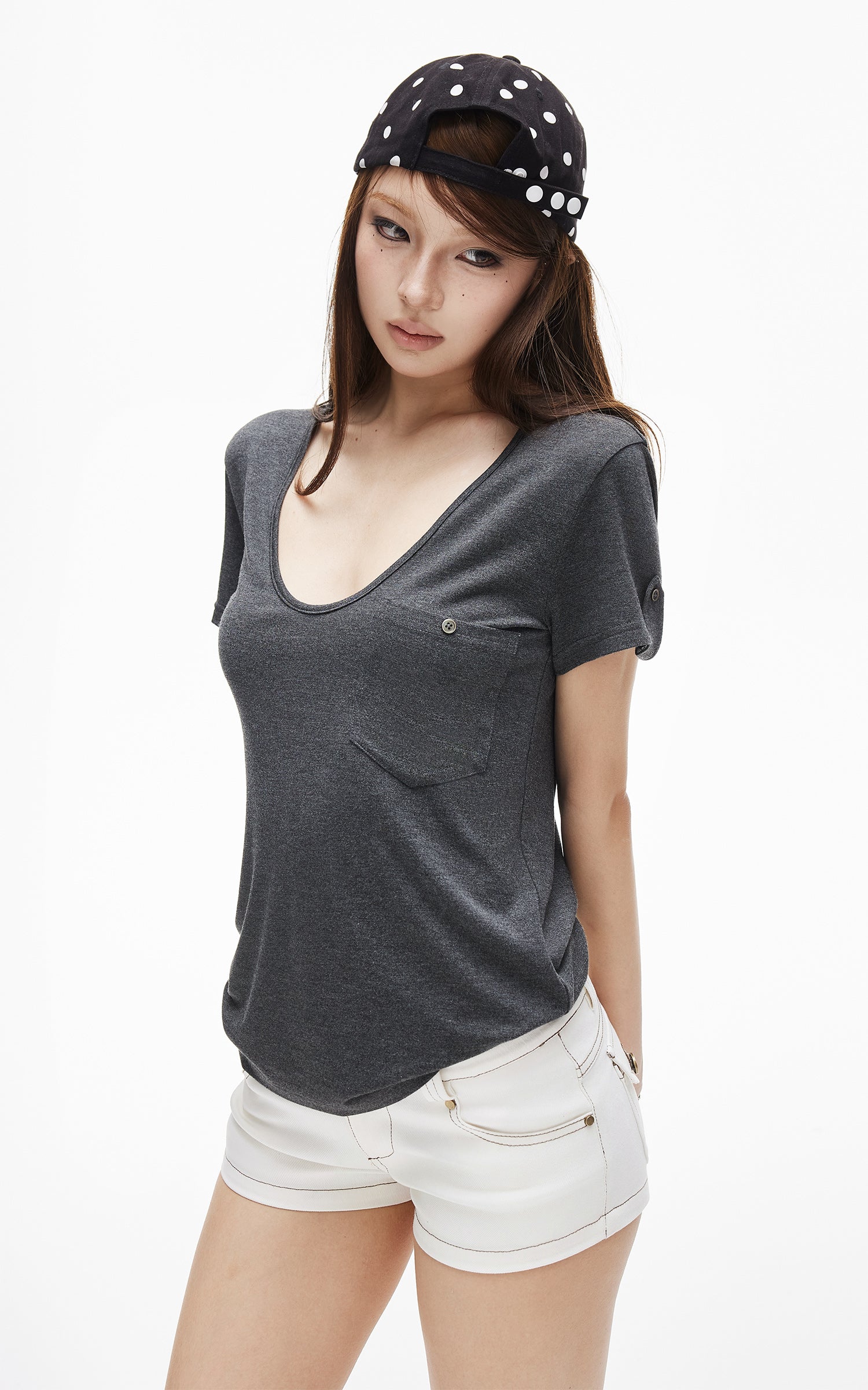 IAMXIAA 딥 스쿱 넥 포켓 티