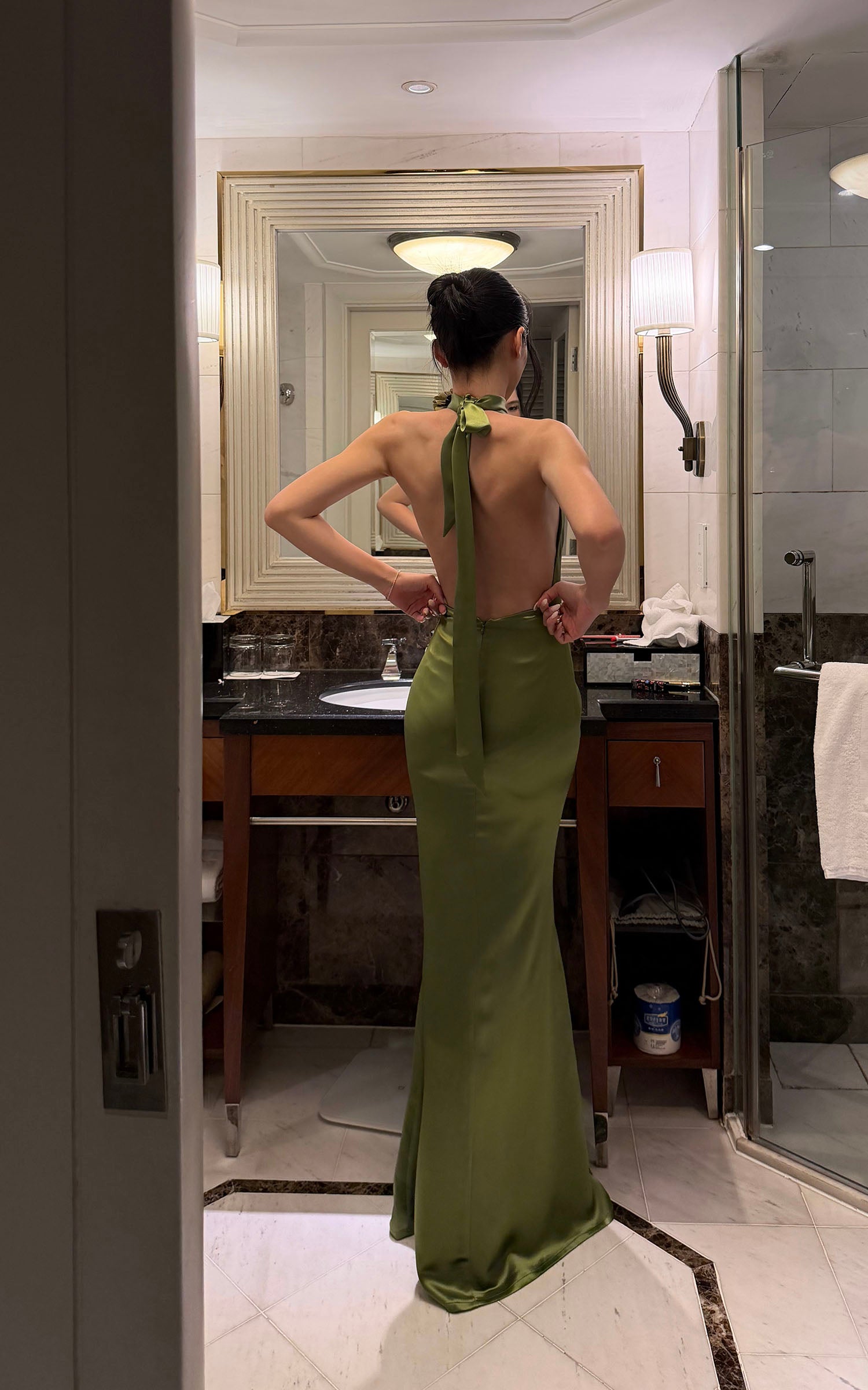 ROVENTE Robe longue dos nu en satin à fleurs