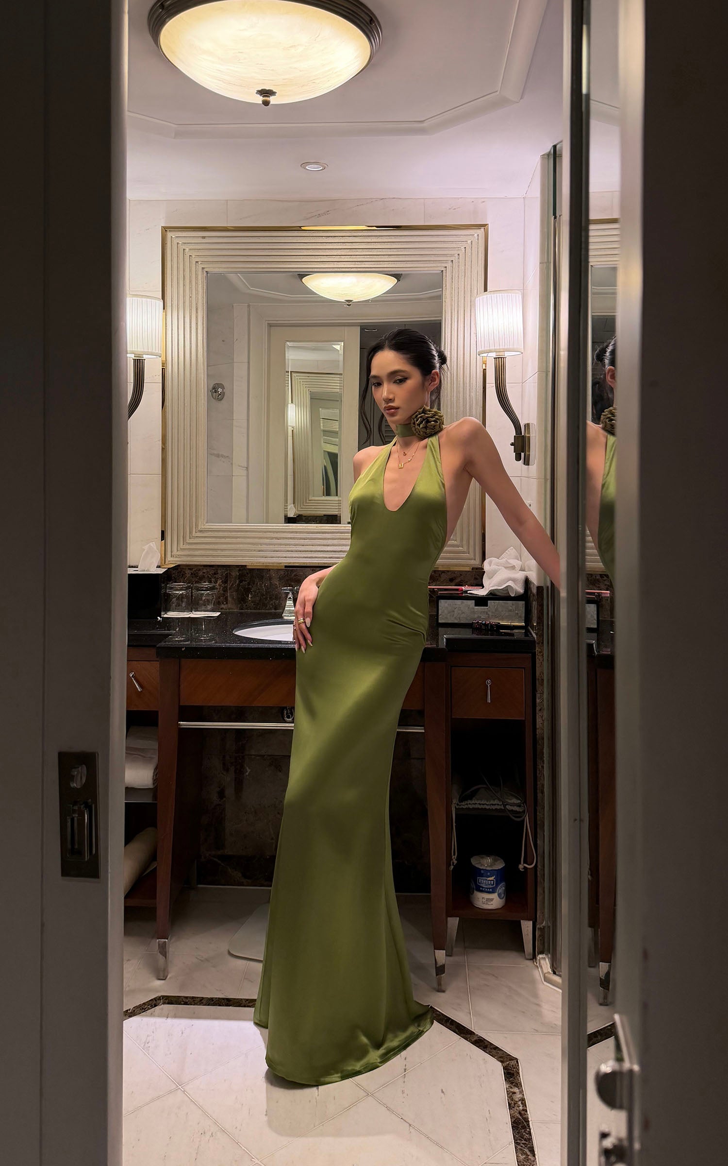 ROVENTE Robe longue dos nu en satin à fleurs
