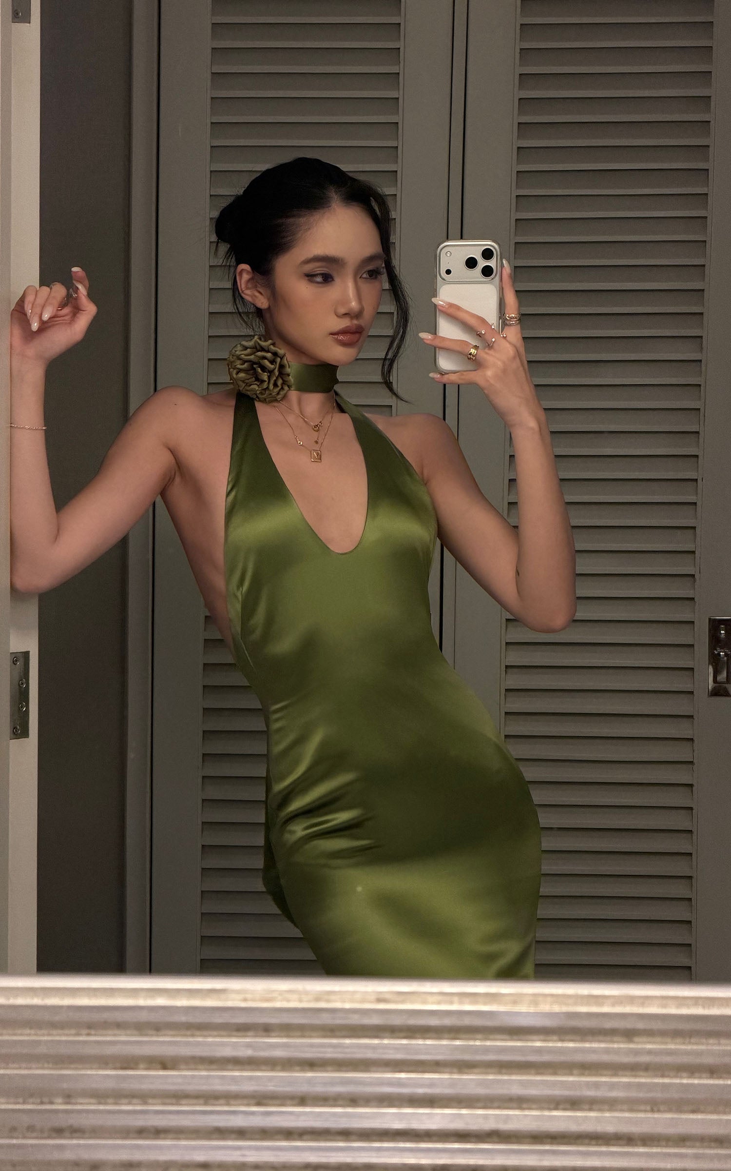 ROVENTE Robe longue dos nu en satin à fleurs