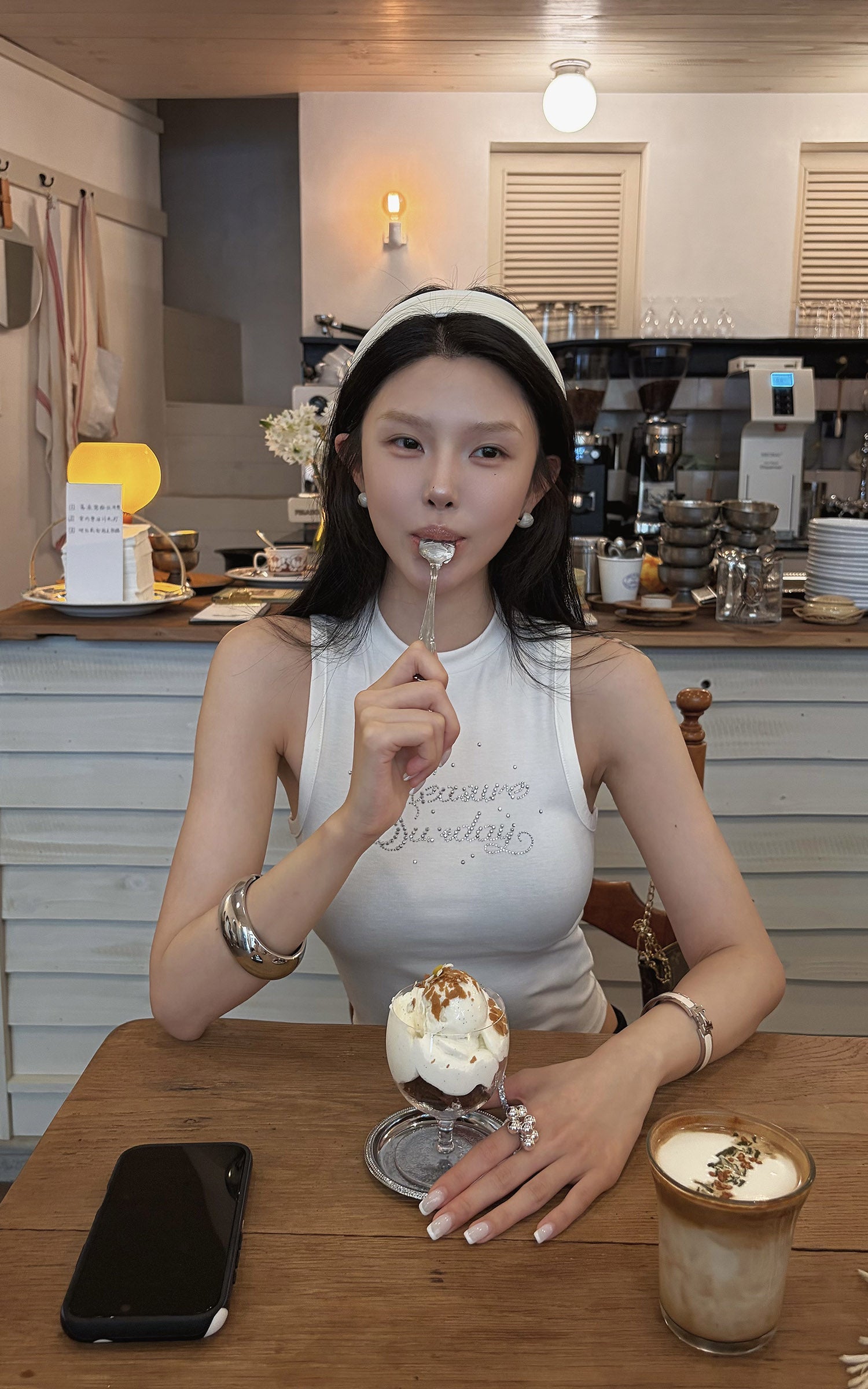 Hydrae 라인스톤 로고 핏 탱크탑 탑