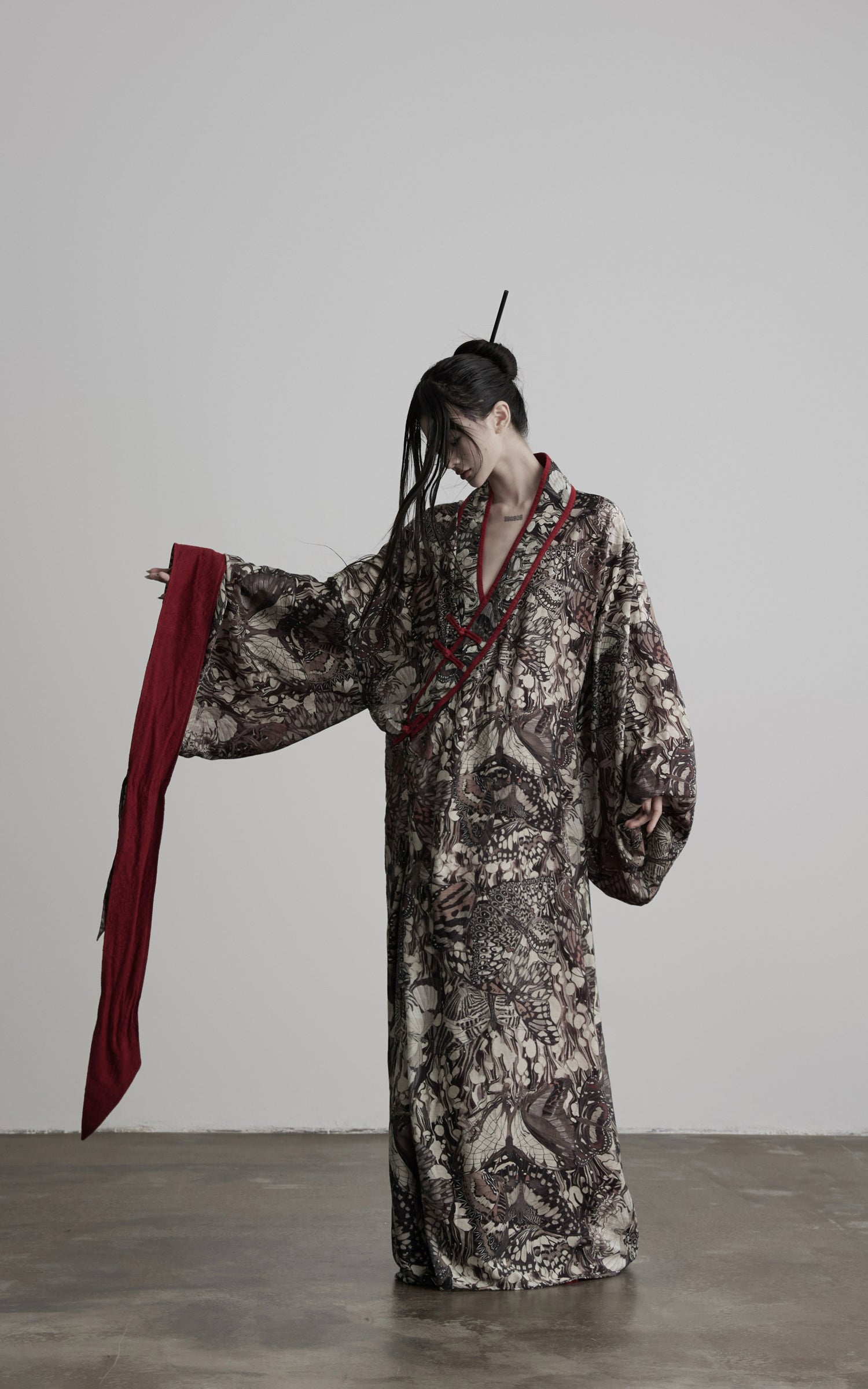 DOINDULGE Butterfly Print Wide Sleeve Maxi Kimono Robe