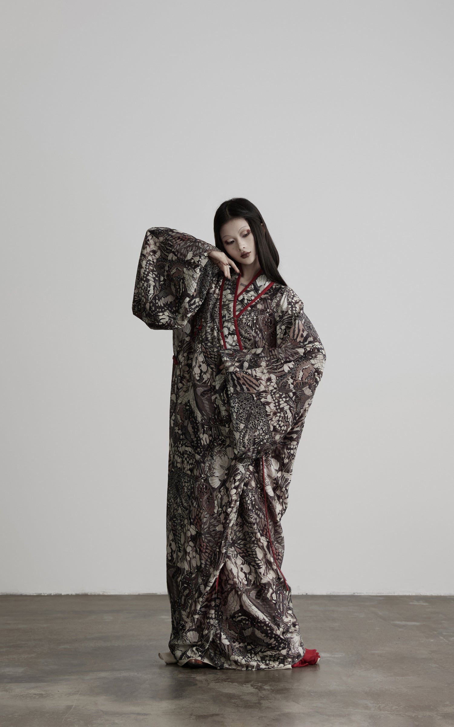 DOINDULGE Butterfly Print Wide Sleeve Maxi Kimono Robe