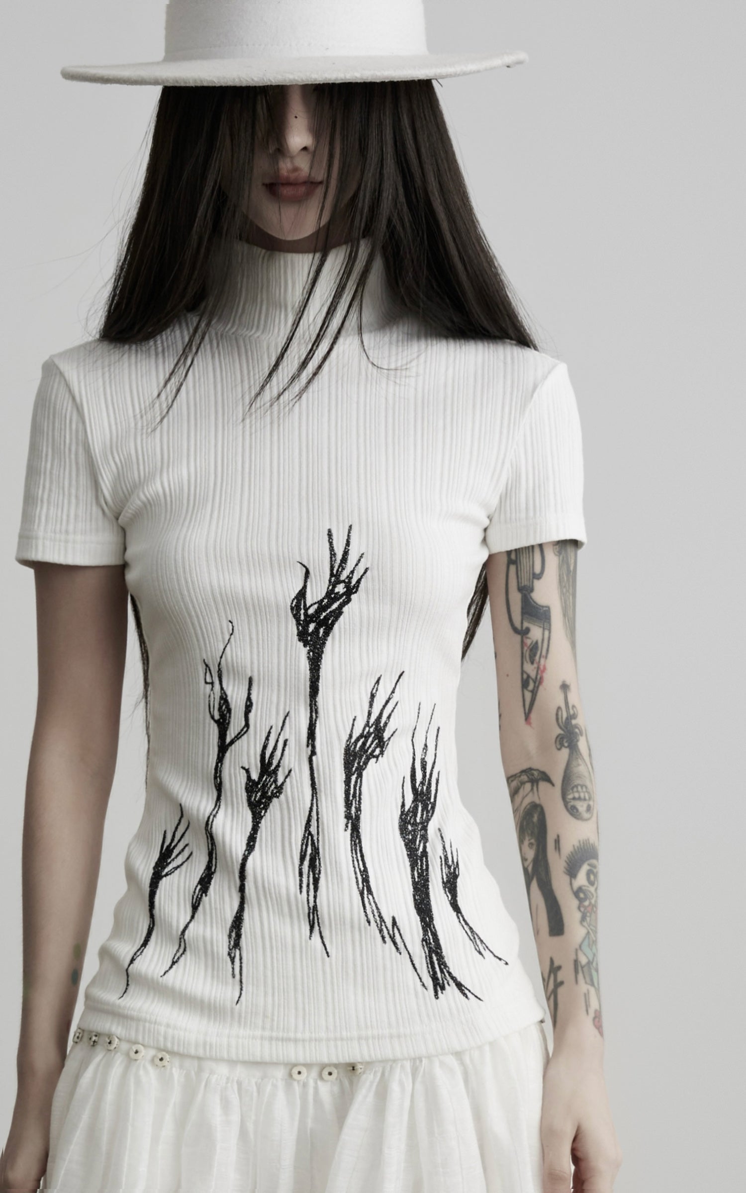 DOINDULGE Half Mock Neck Embroidered Ribbed Knit Top