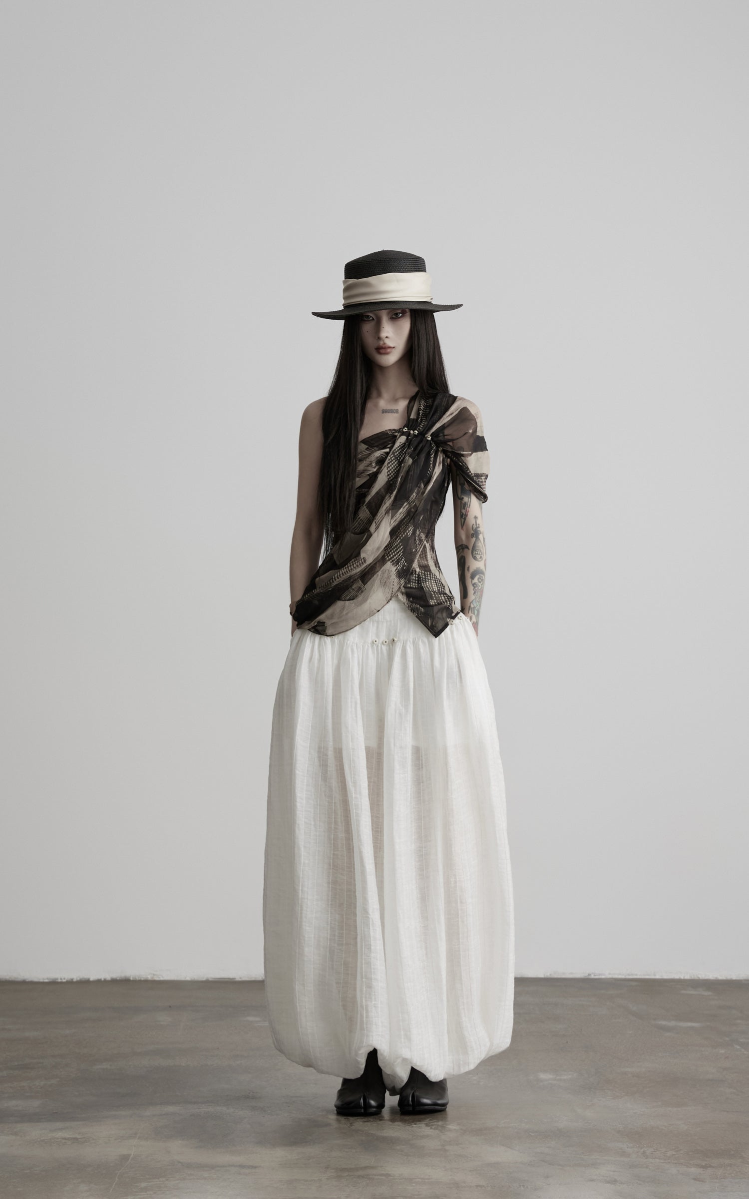 DOINDULGE One Shoulder Brushstroke Ruched Top