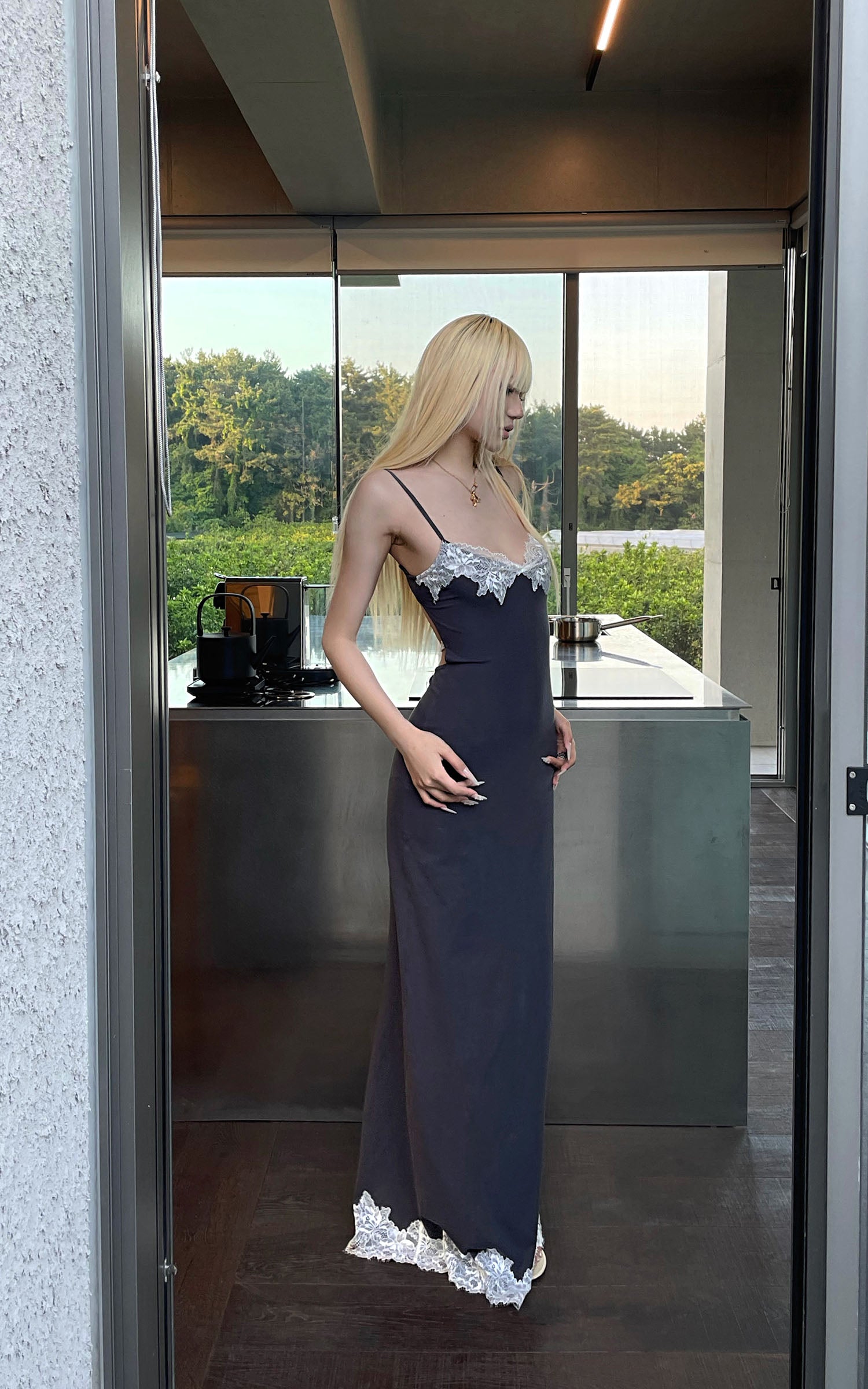Rase le sol Lace-Trim Open Back Maxi Dress