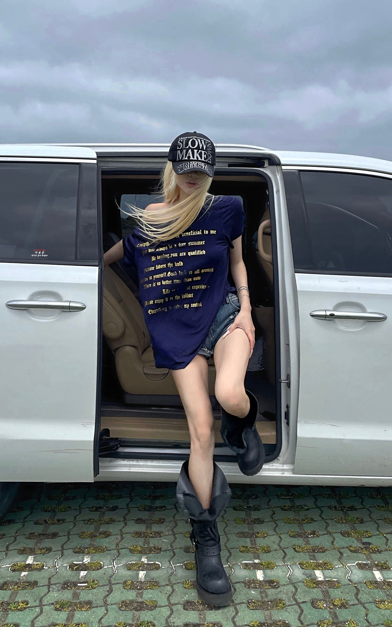 Rase le sol Navy Oversized Graphic T-Shirt with Gold Print