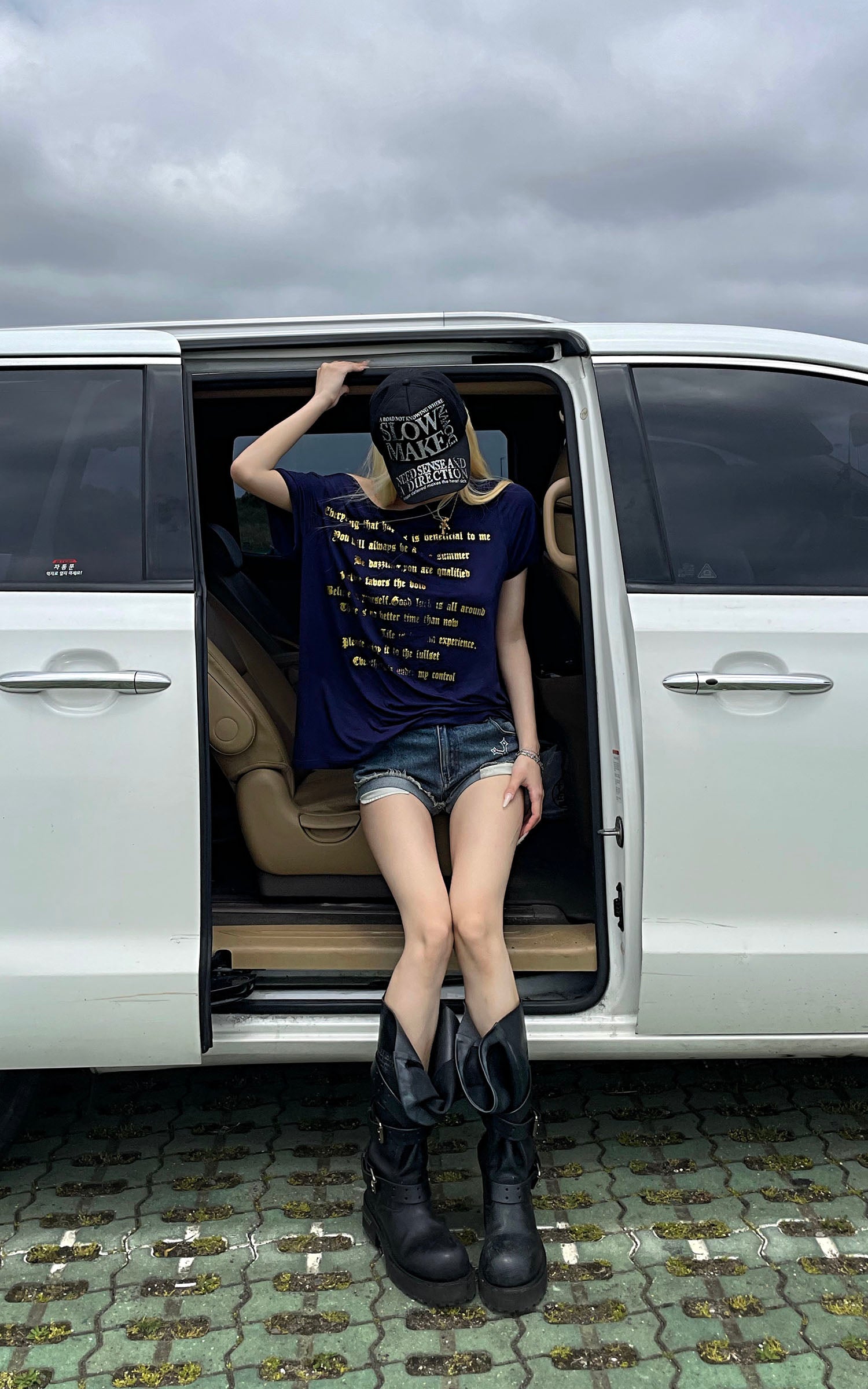 Rase le sol Navy Oversized Graphic T-Shirt with Gold Print