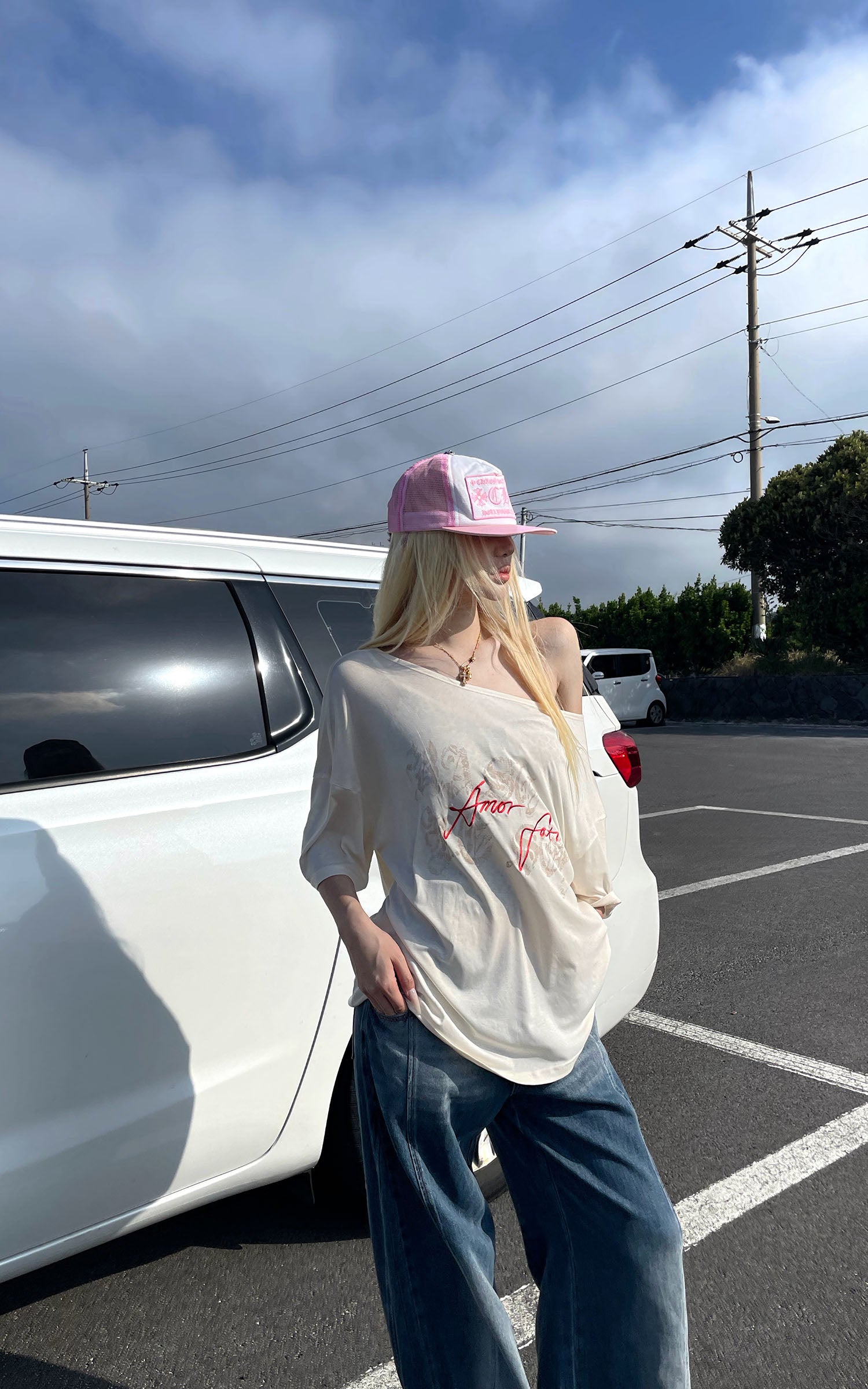 Rase le sol Amor Fati Off-Shoulder Oversized T-Shirt