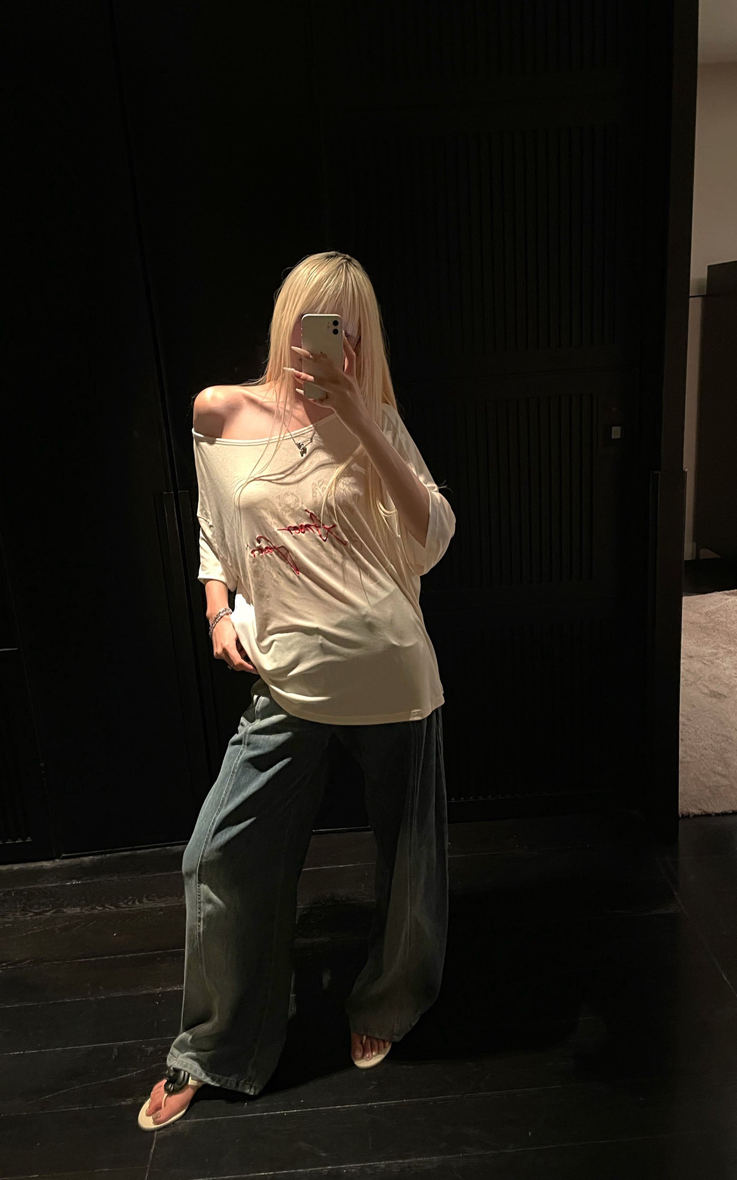Rase le sol Amor Fati Off-Shoulder Oversized T-Shirt