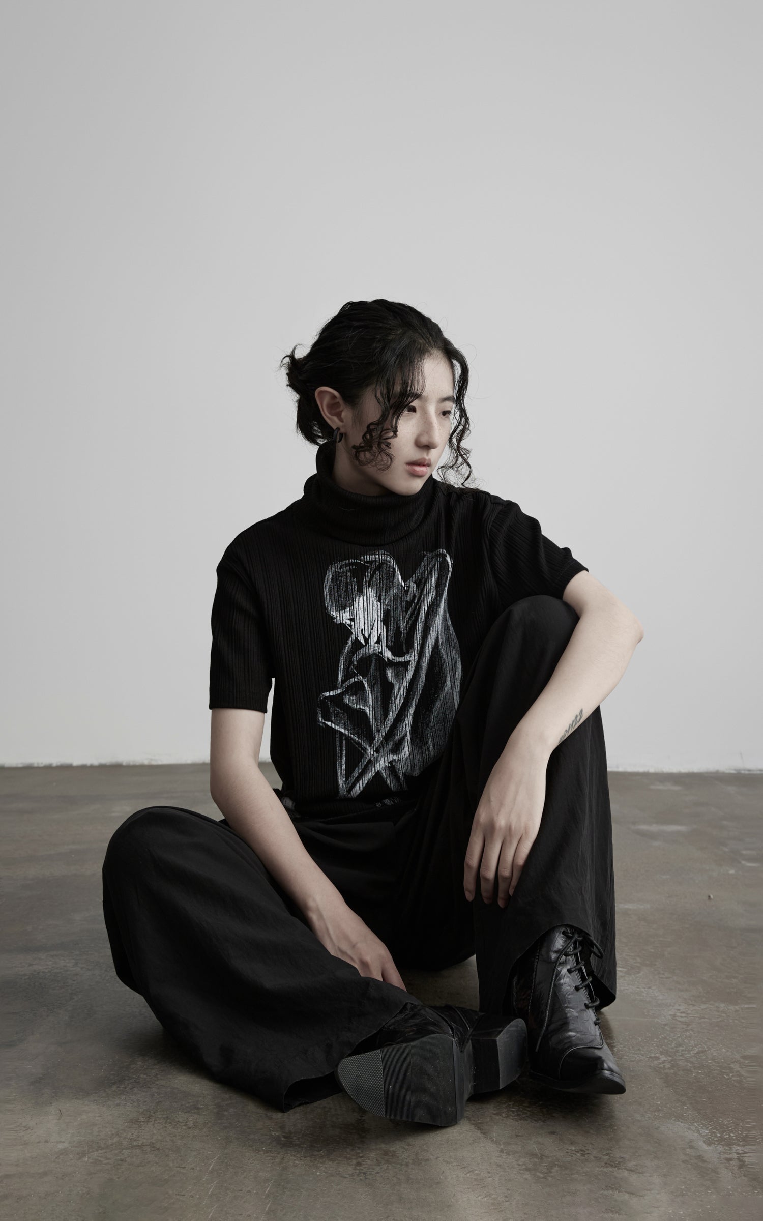 DOINDULGE High Stretch Ribbed Graphic T-Shirt