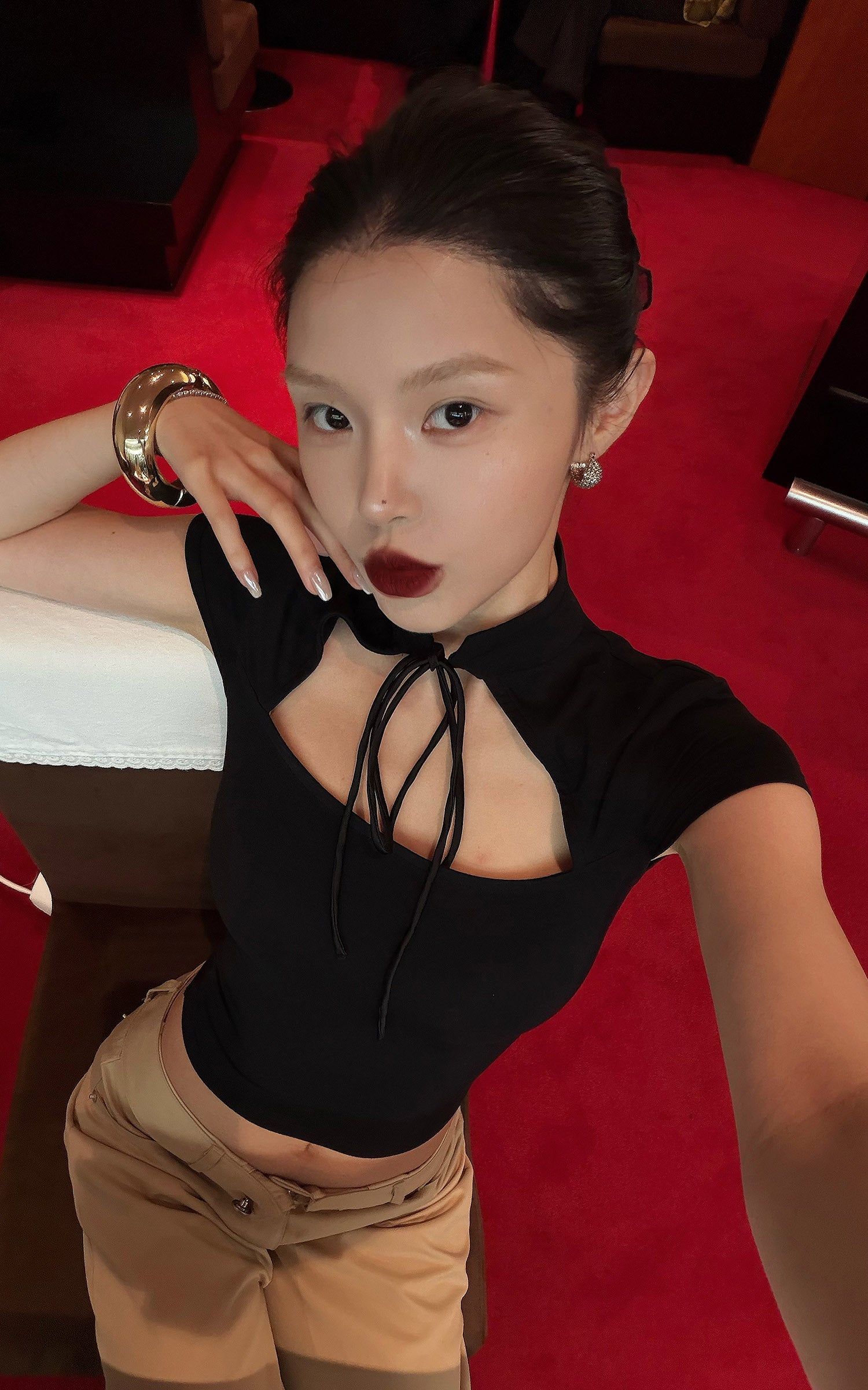 Hydrae 넥타이 컷아웃 슬림 반소매 탑