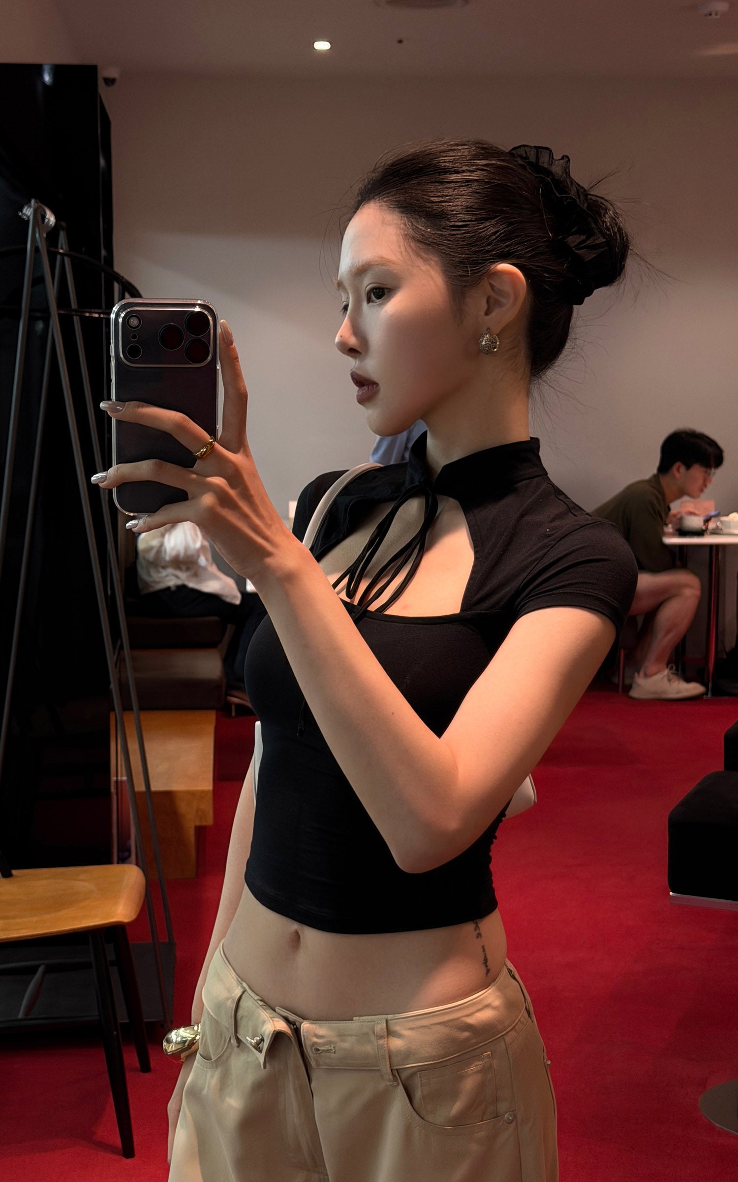 Hydrae 넥타이 컷아웃 슬림 반소매 탑